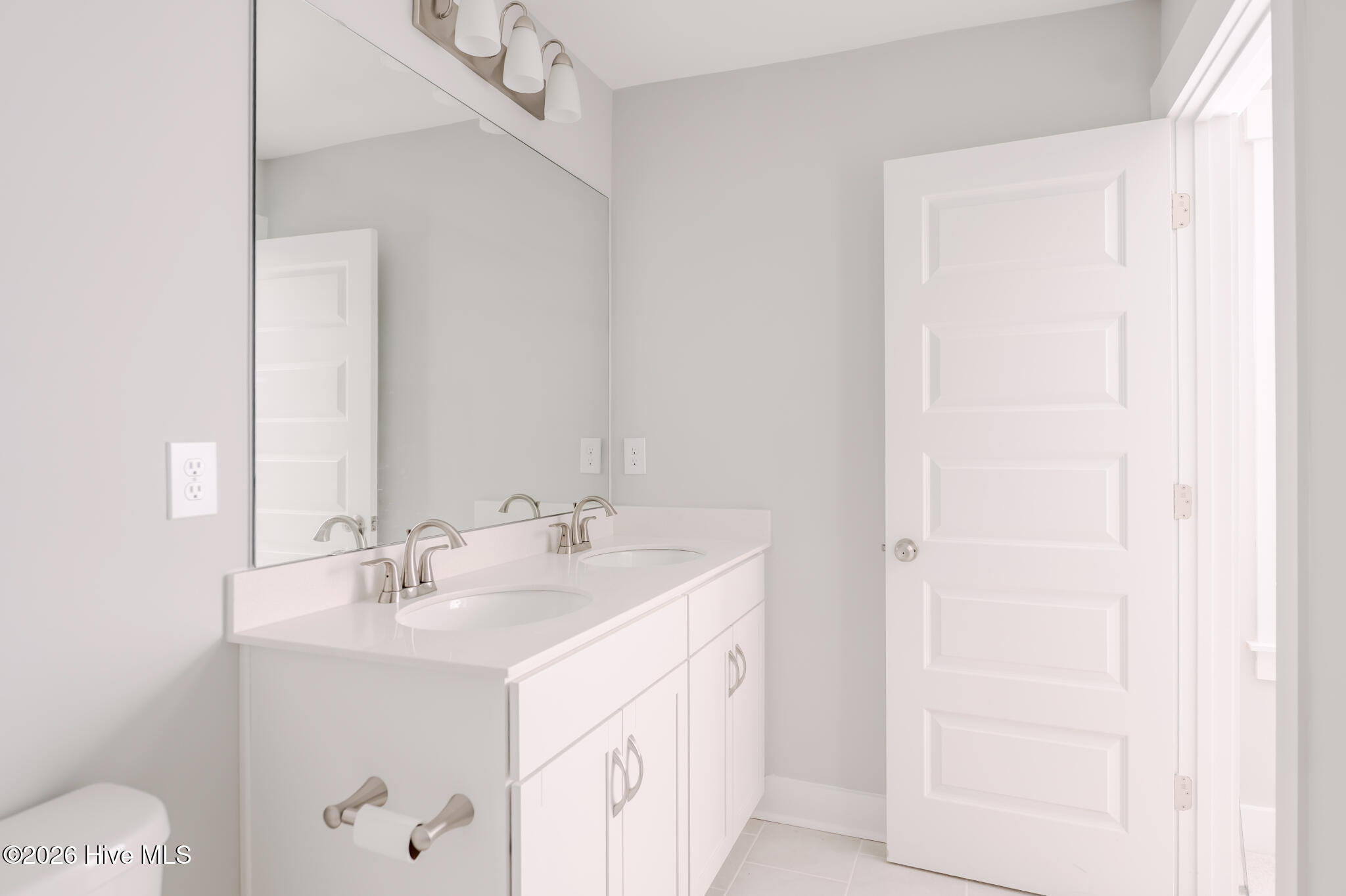 100567790 | Photo 51