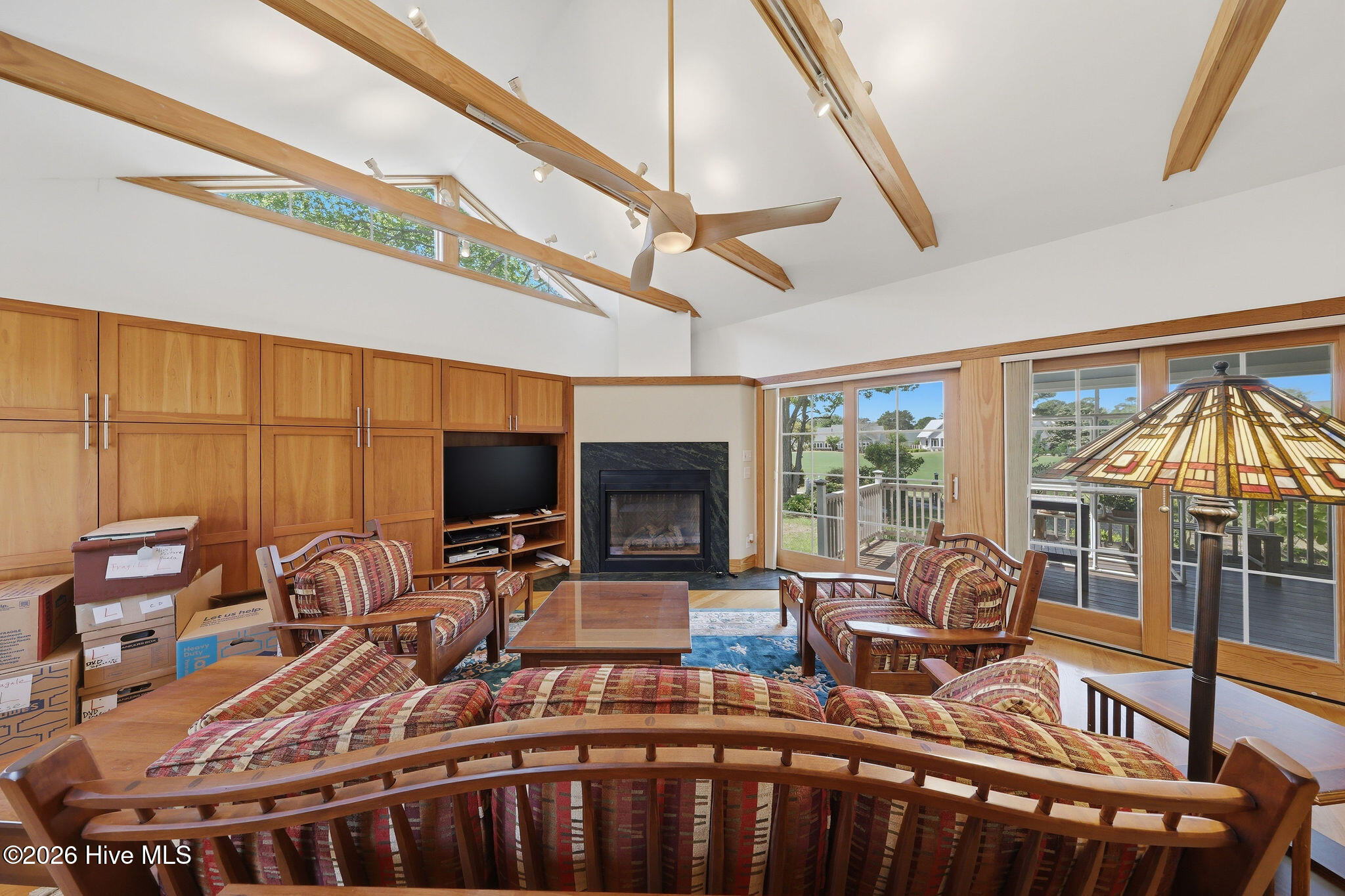 100569152 | Photo 26