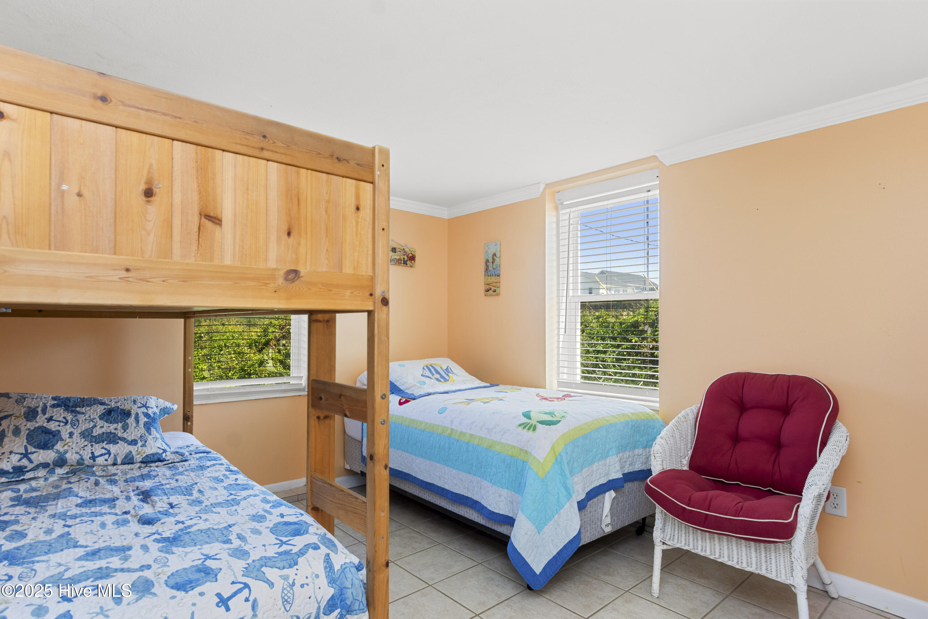 100523829 | Photo 35