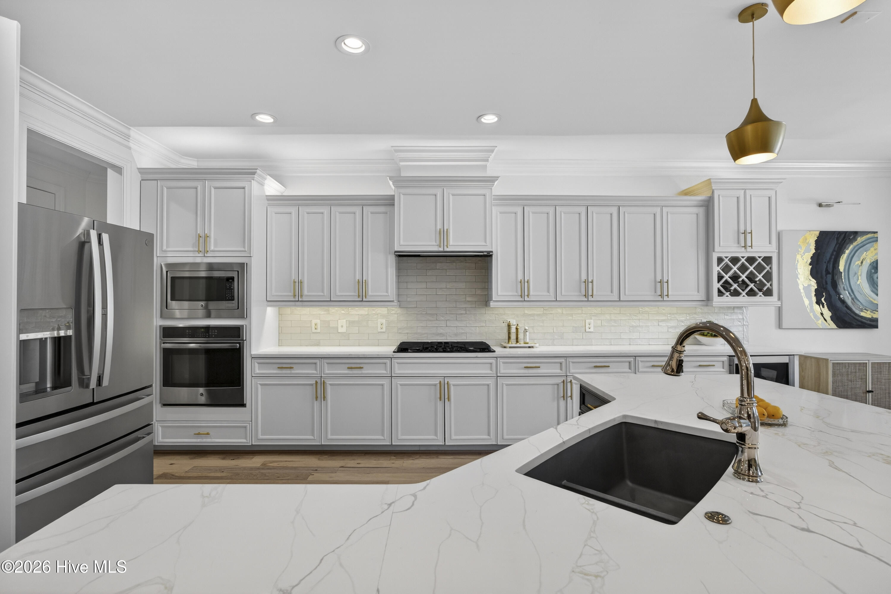 100564665 | Photo 15