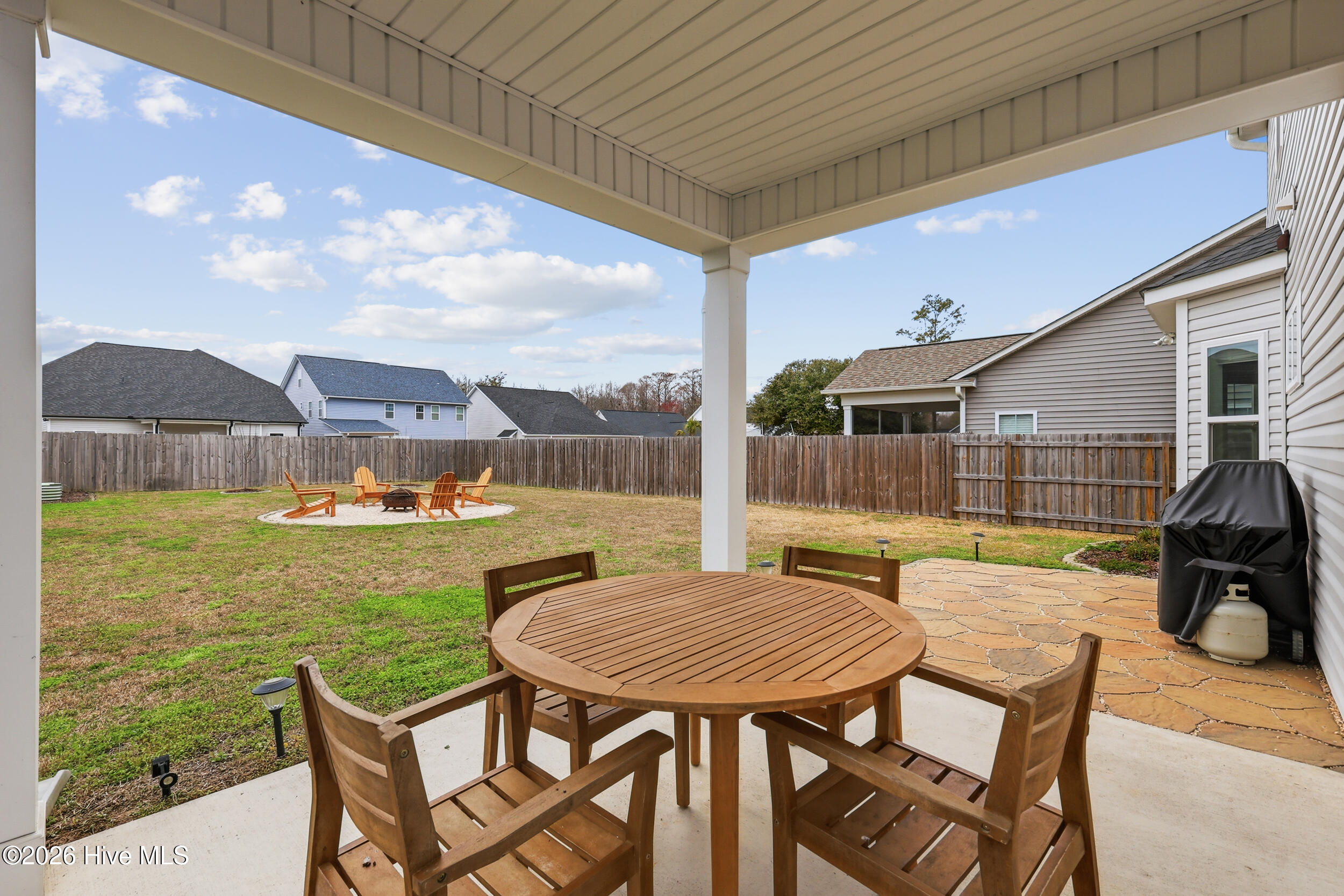 100565855 | Photo 36