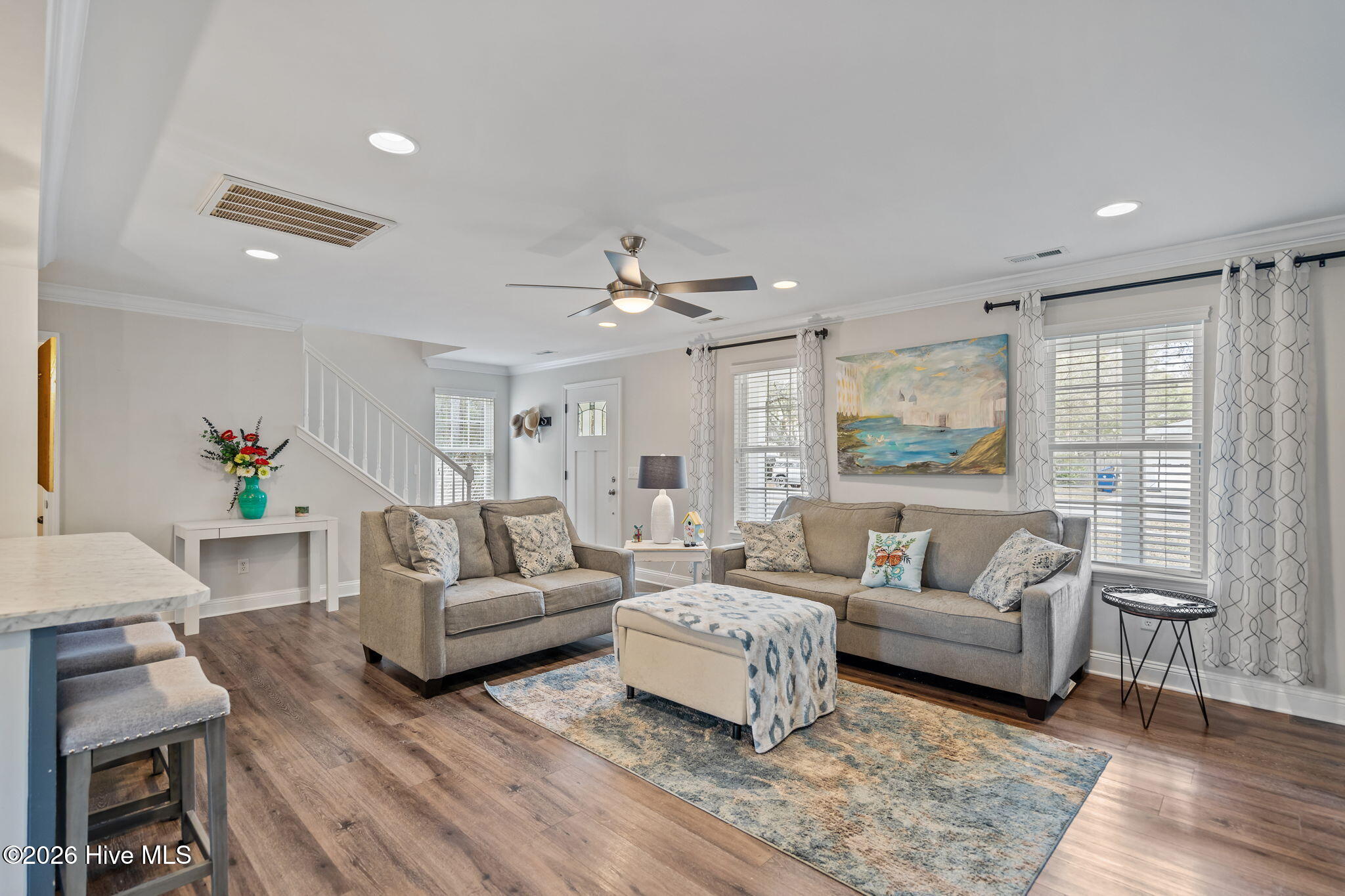 100558103 | Photo 11