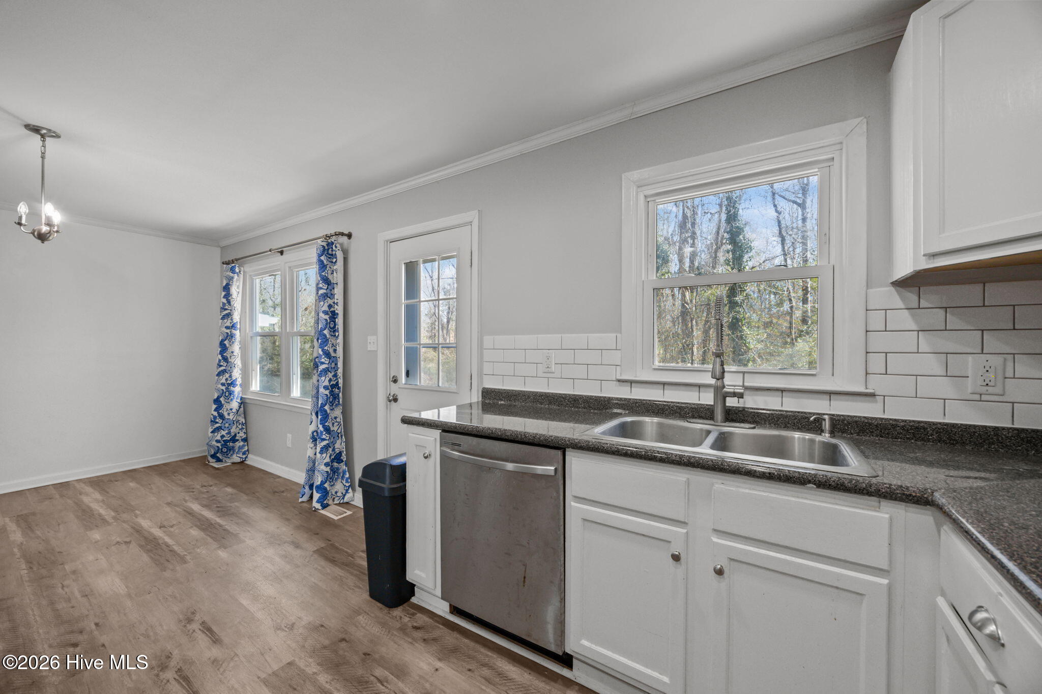 100555859 | Photo 14