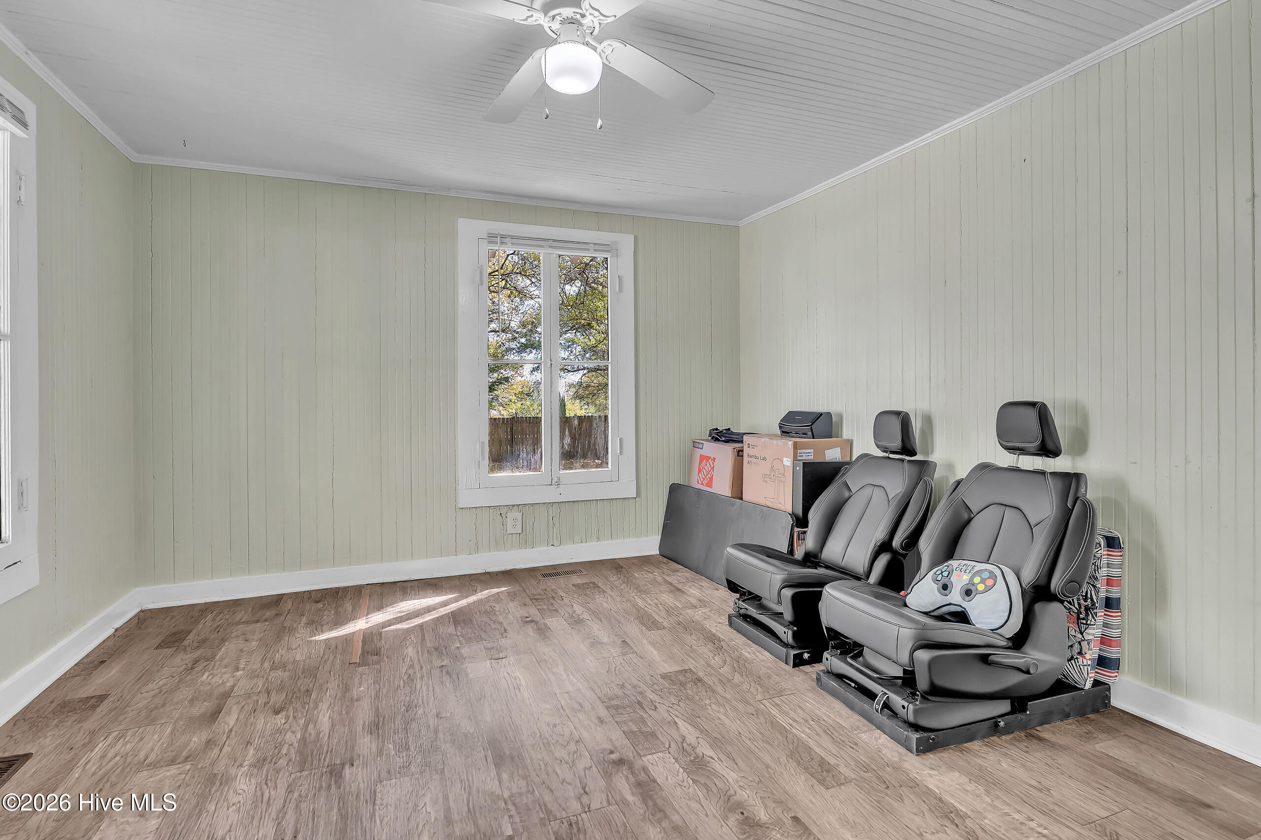 100567144 | Photo 26