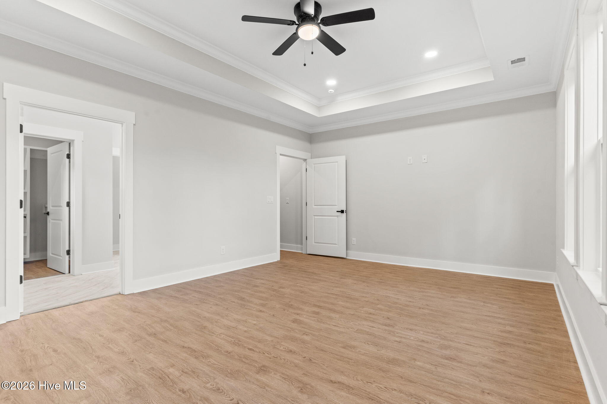 100558111 | Photo 17