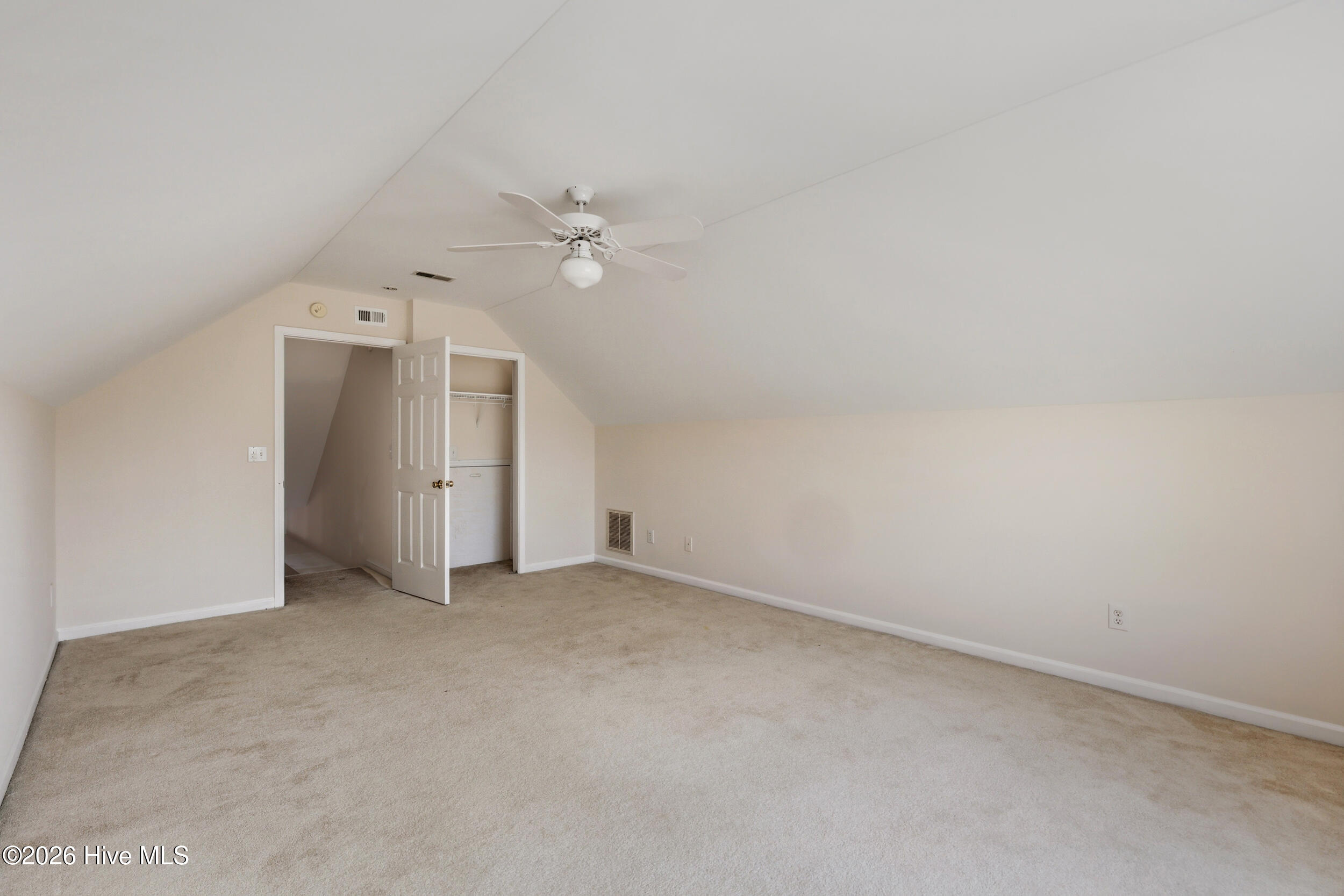 100511628 | Photo 36