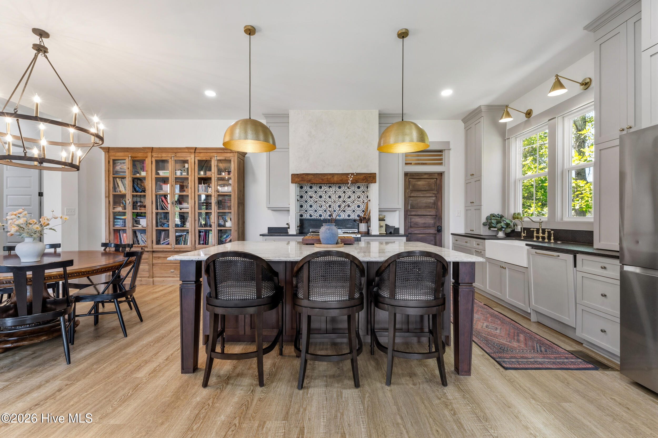 100570688 | Photo 17