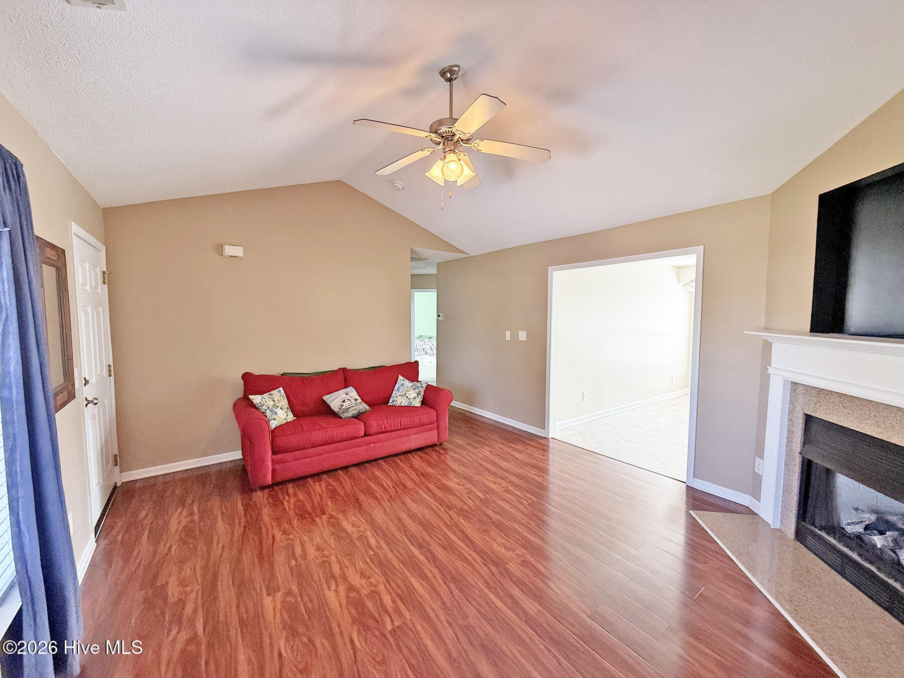 100537357 | Photo 18