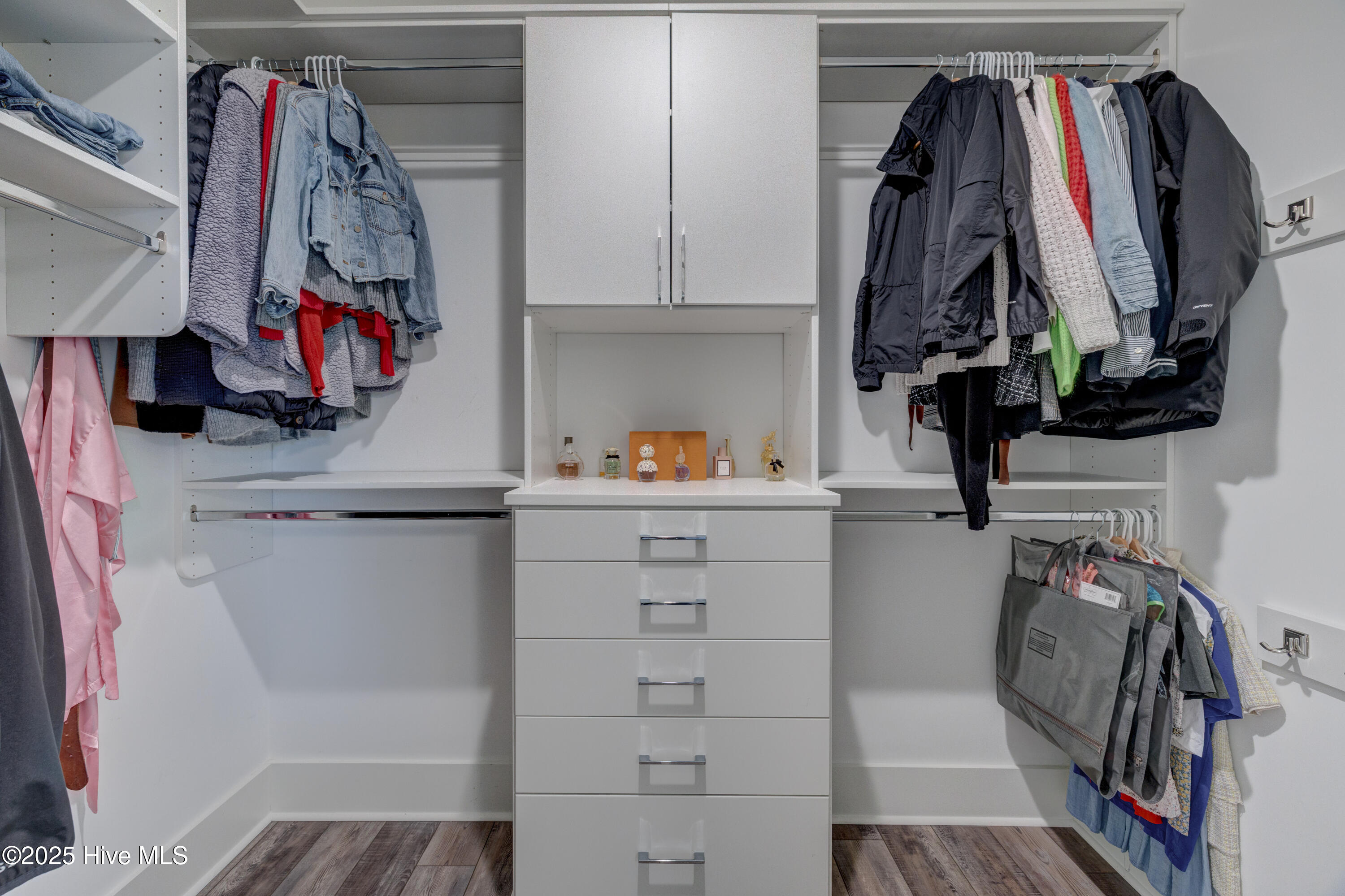 100553417 | Photo 37