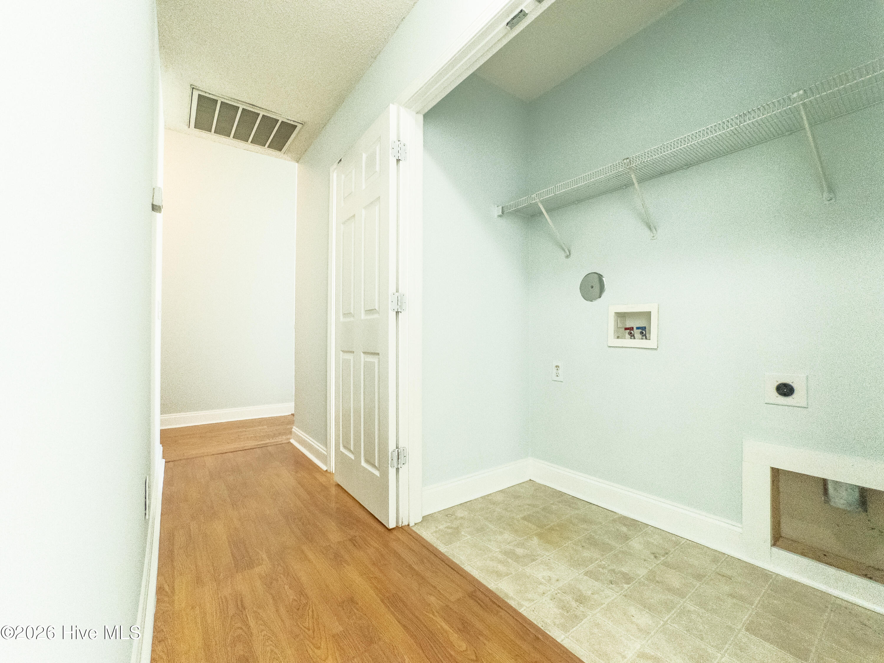 100558413 | Photo 37