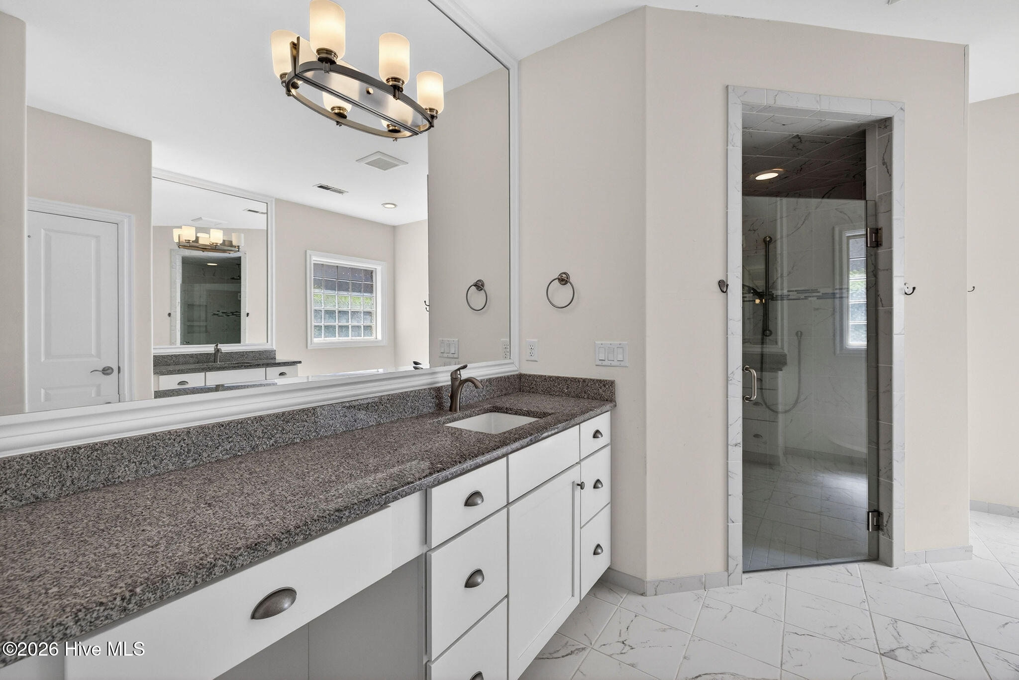 100566278 | Photo 28