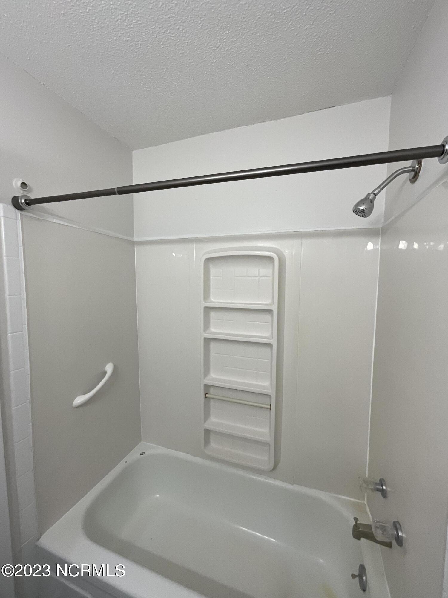 100525765 | Photo 12