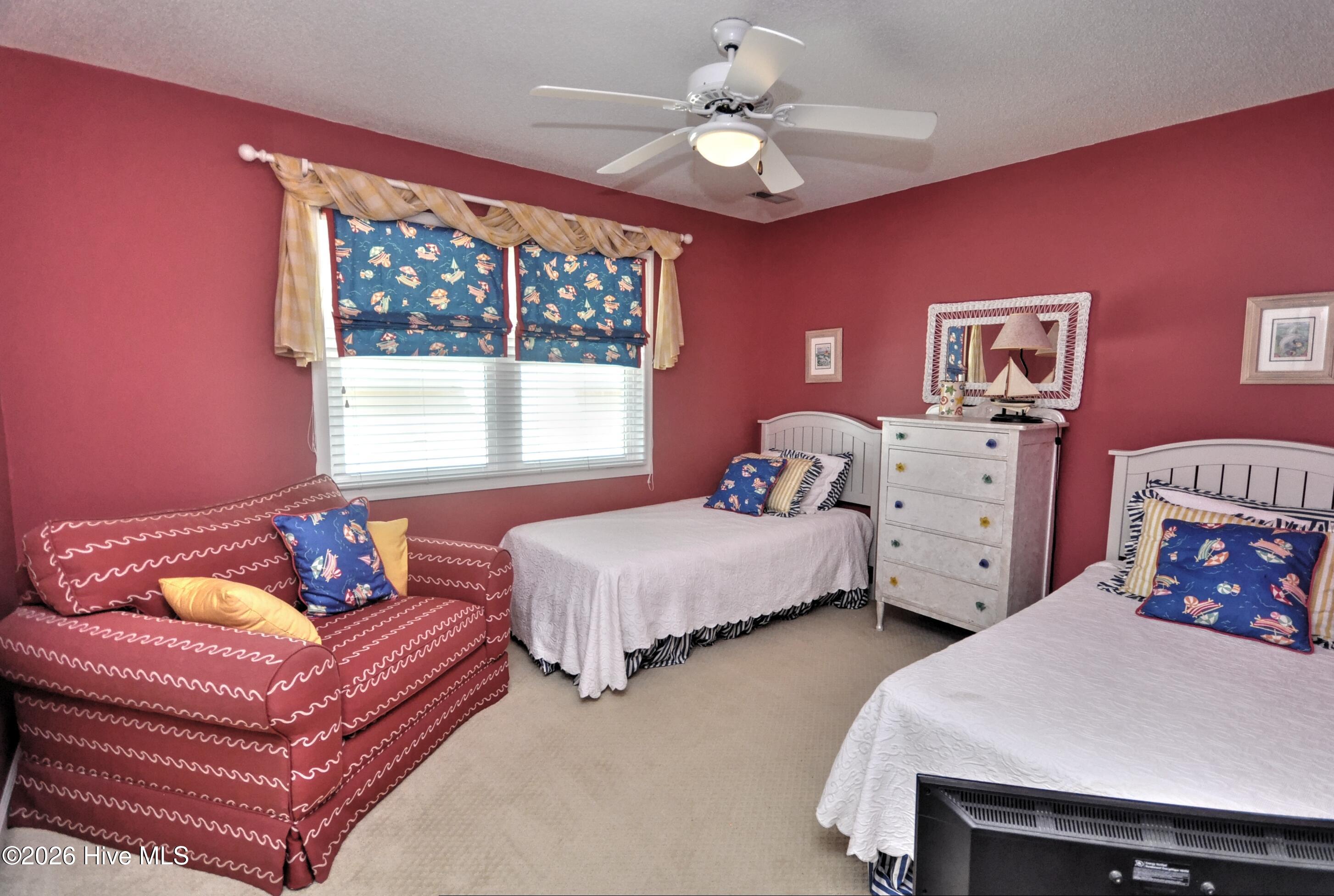 100549802 | Photo 40