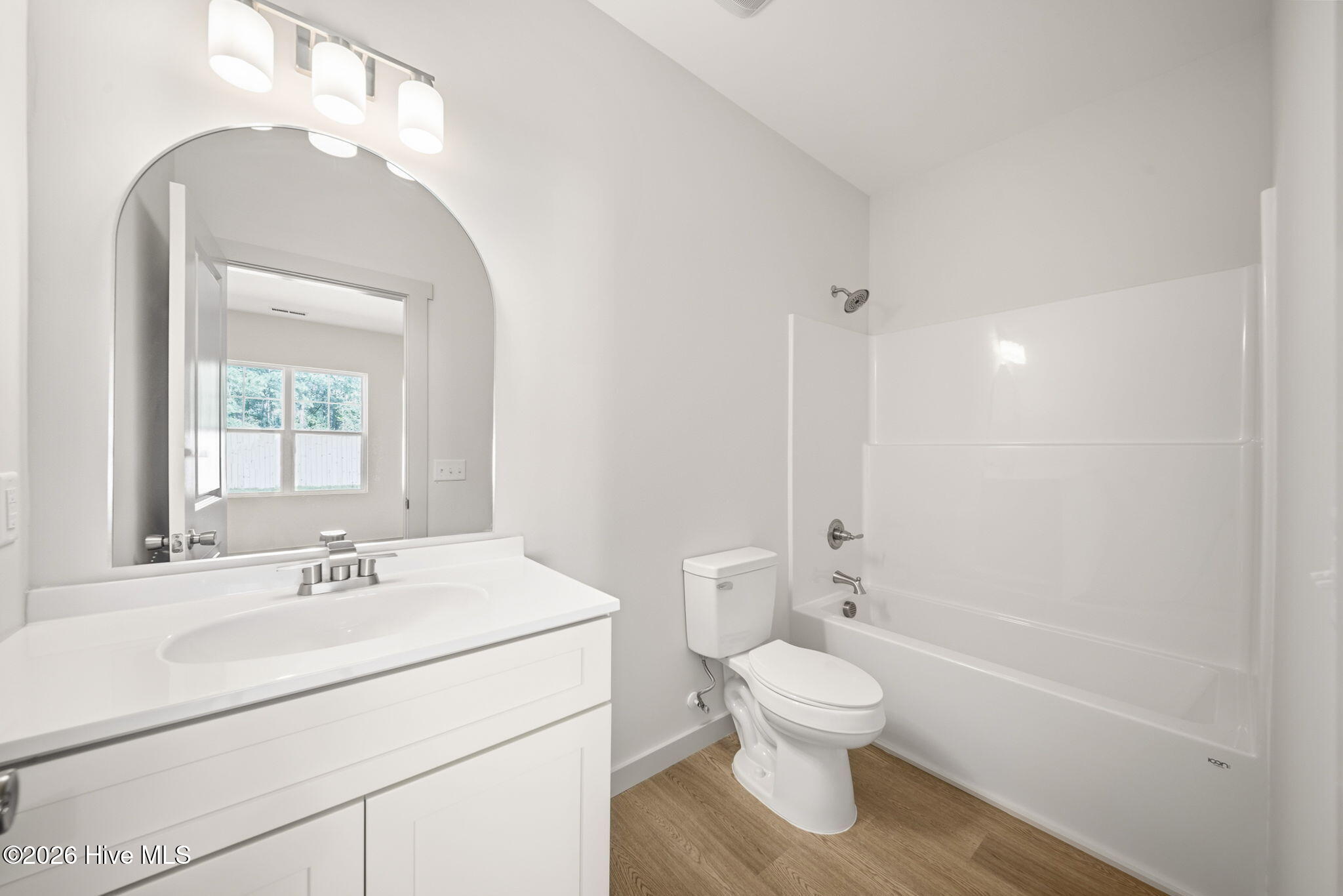 100562147 | Photo 23