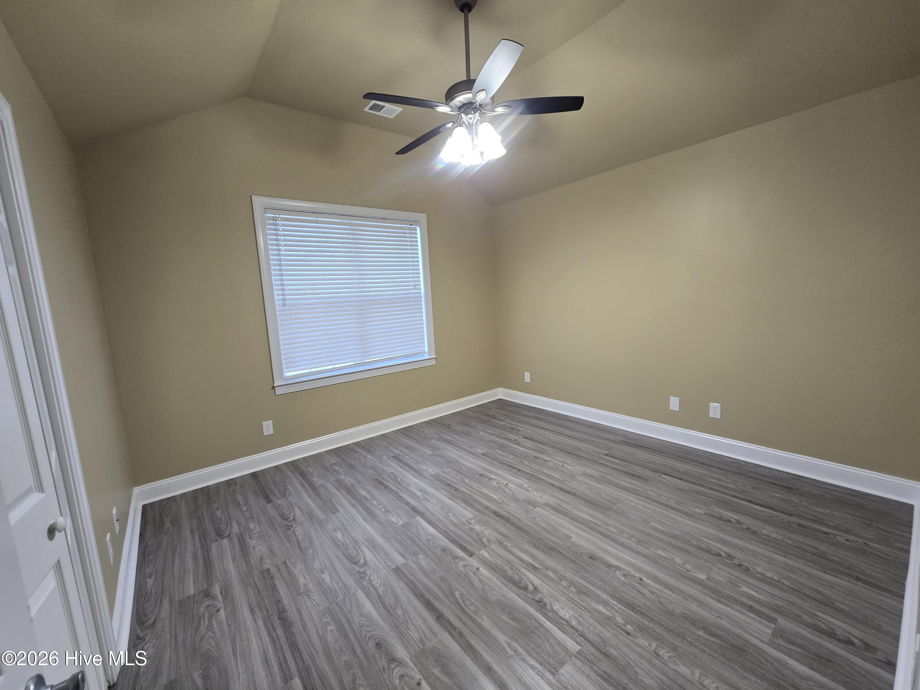 100565502 | Photo 11