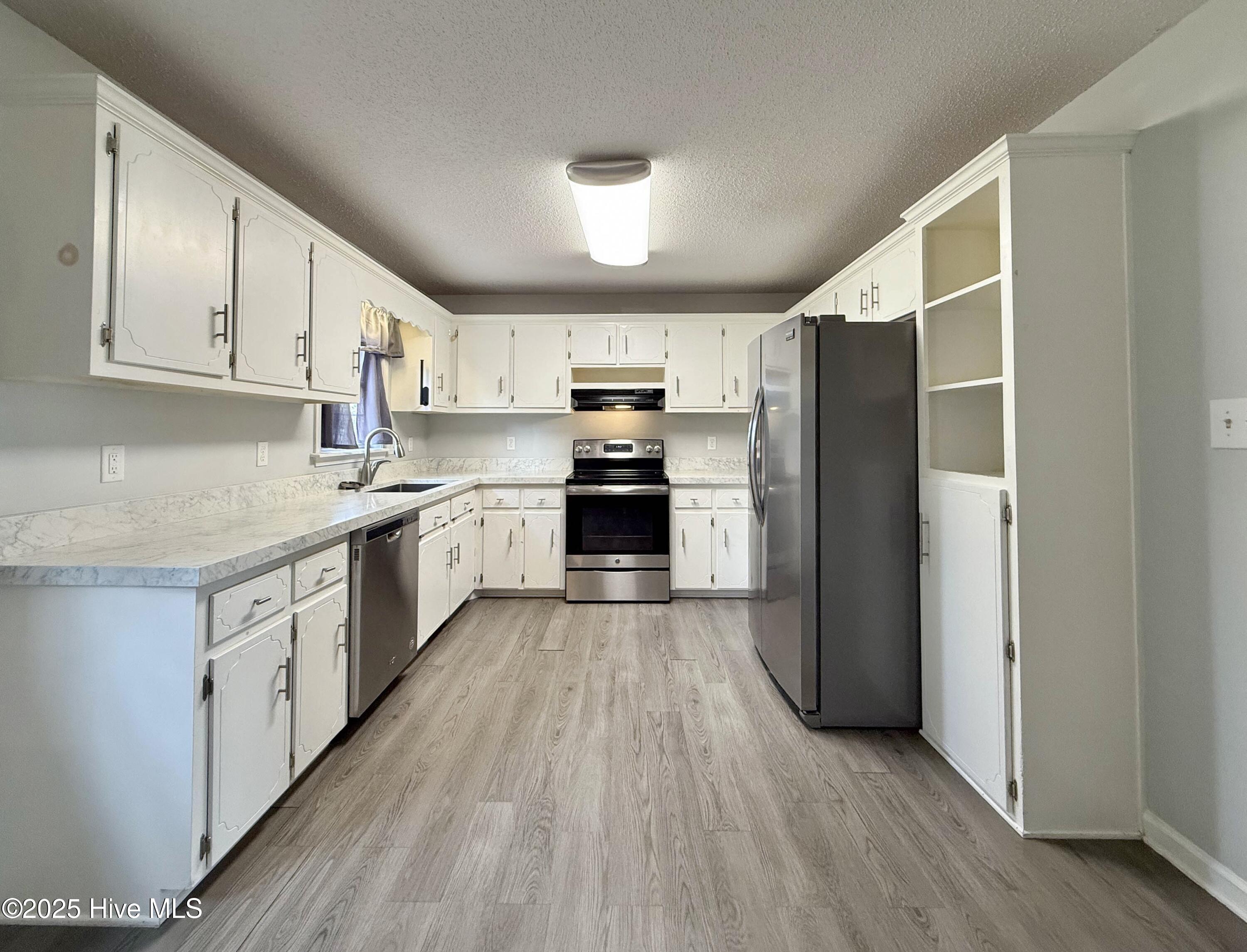 125 Kanton Drive, Jacksonville, NC 28540 – photo 9: Photo Sep 08 2025, 11 58 35 AM