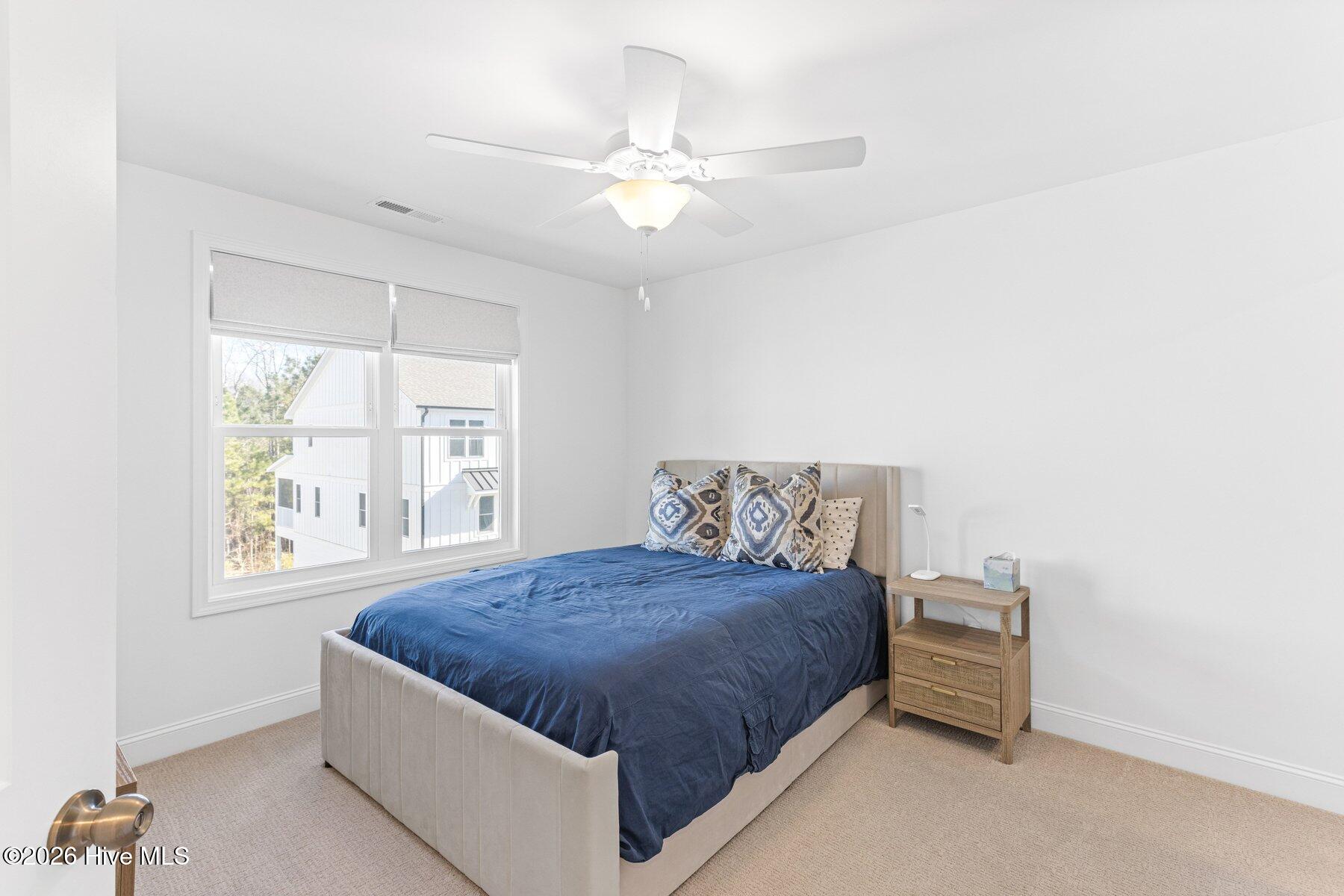 100547333 | Photo 35