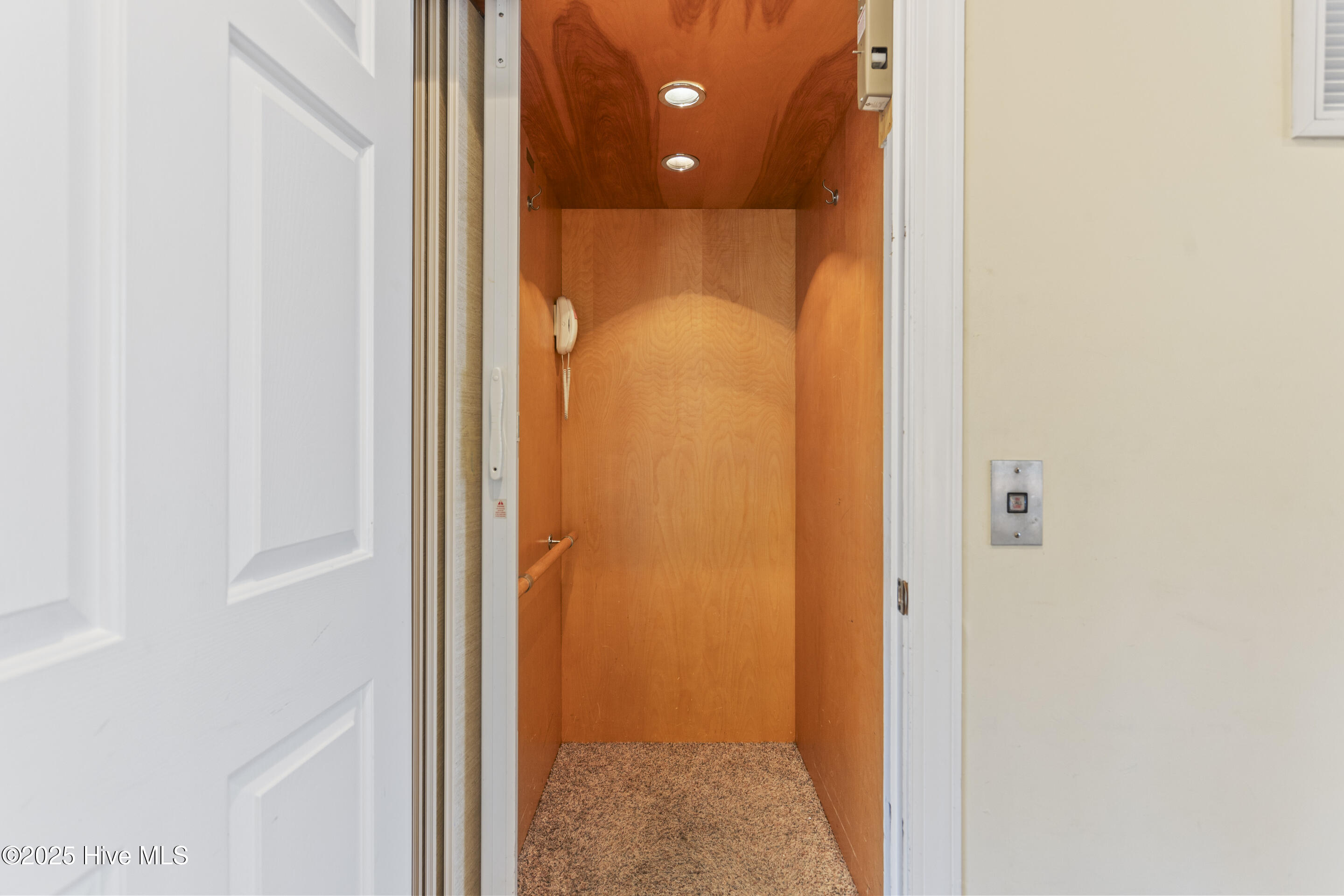 100493610 | Photo 18