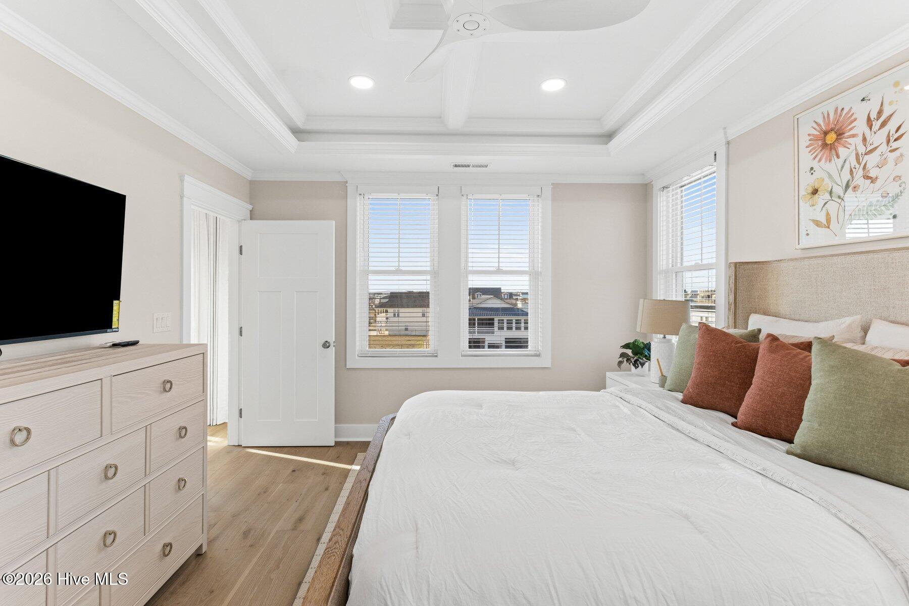 100561823 | Photo 22