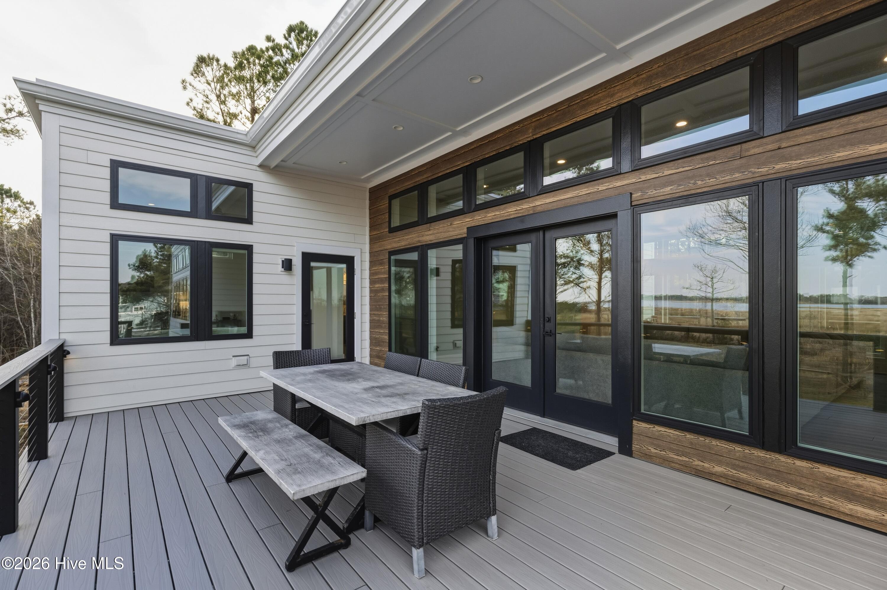 100554260 | Photo 12