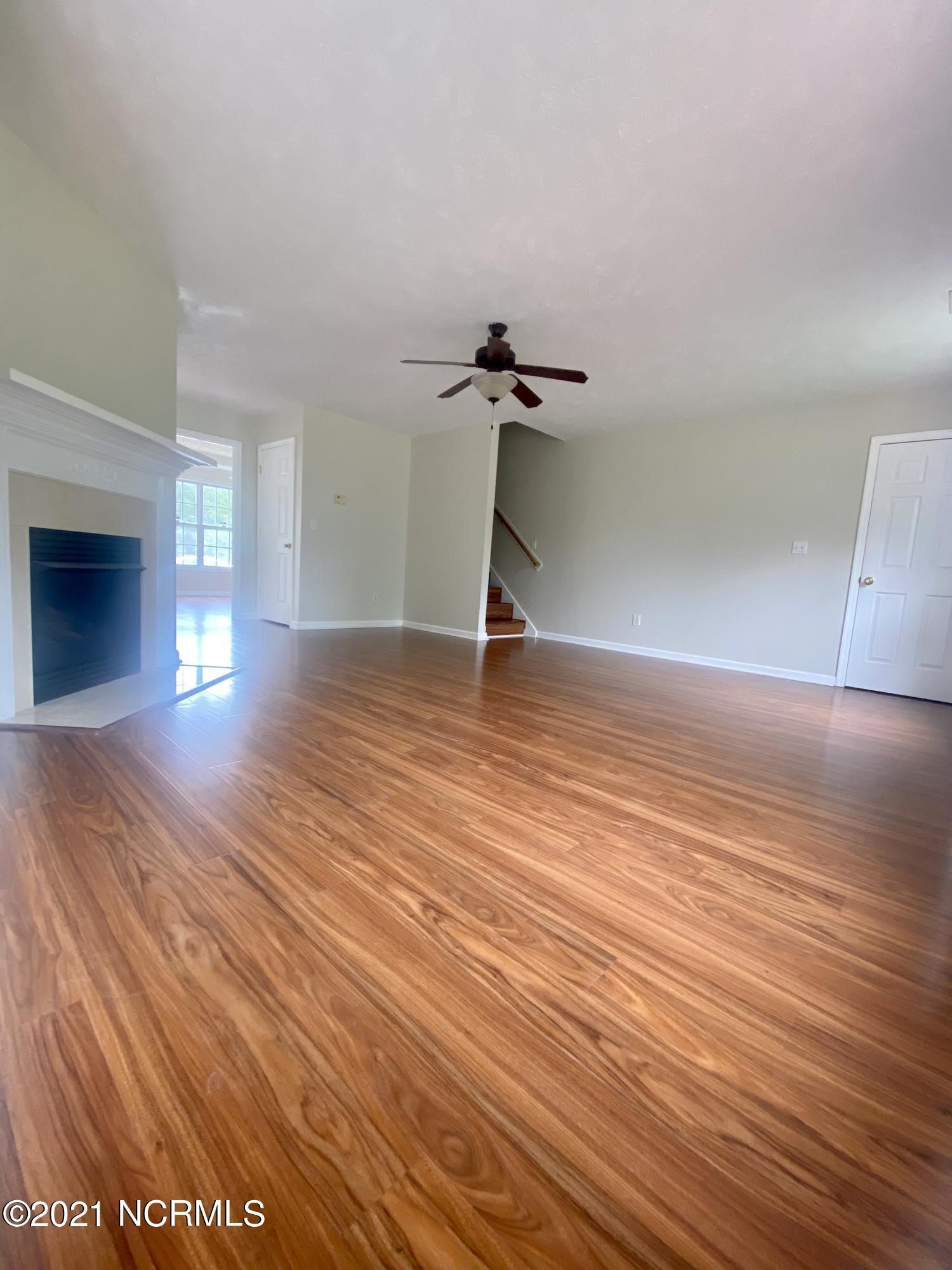 100545799 | Photo 21