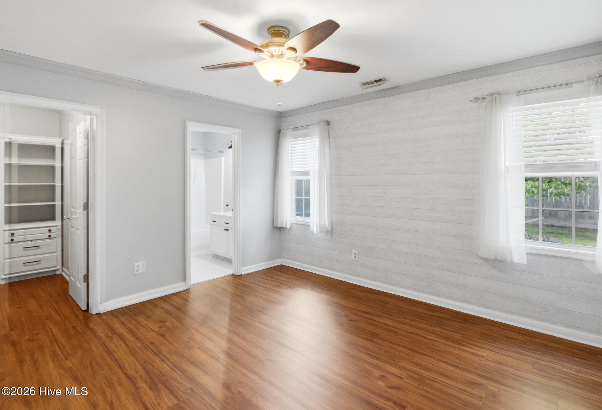 100558935 | Photo 38