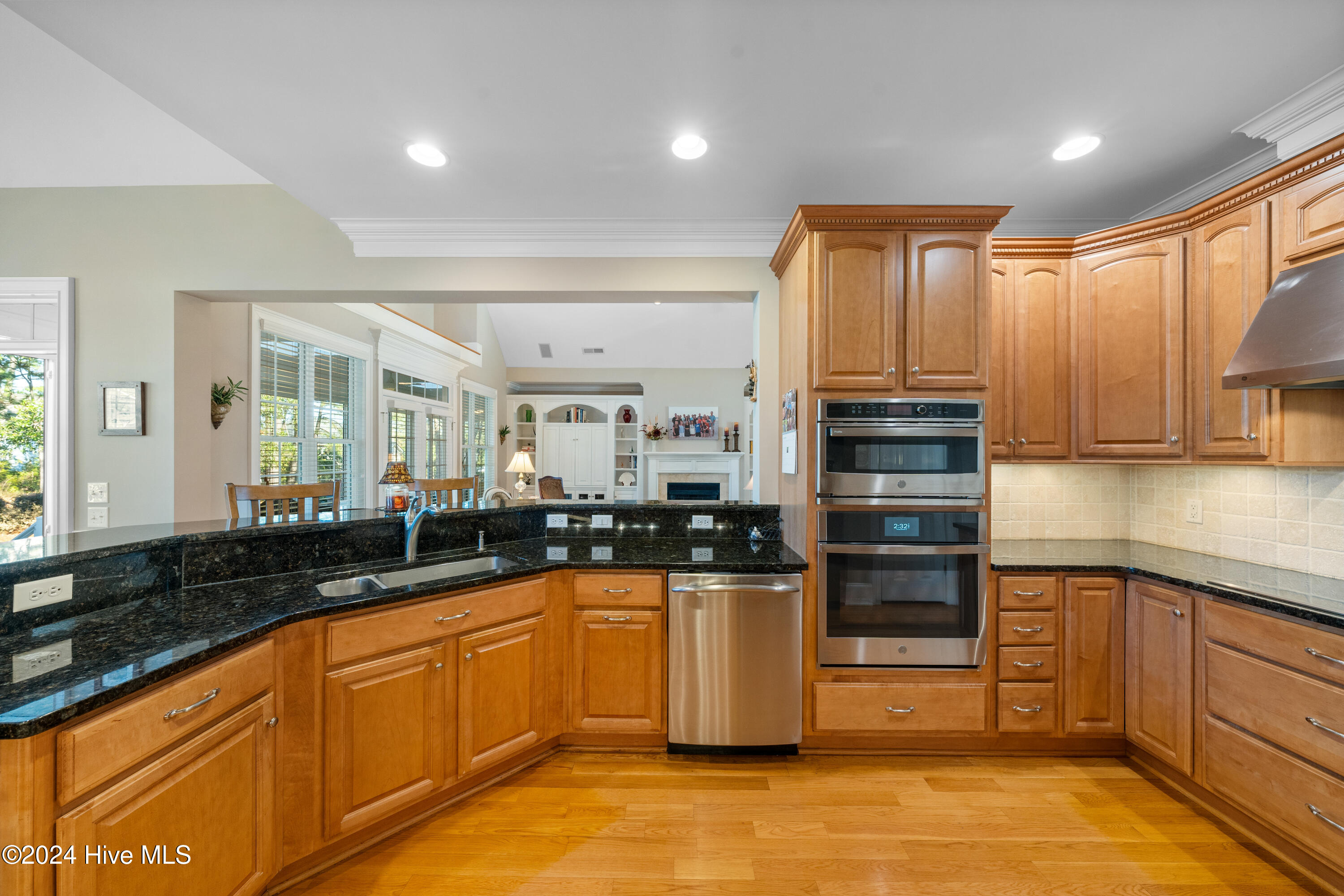 100480816 | Photo 18