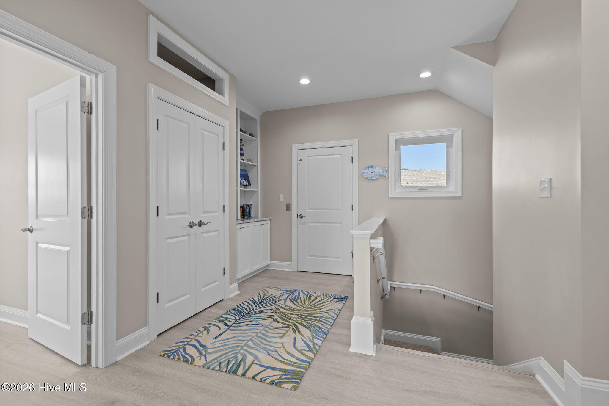 100549287 | Photo 29