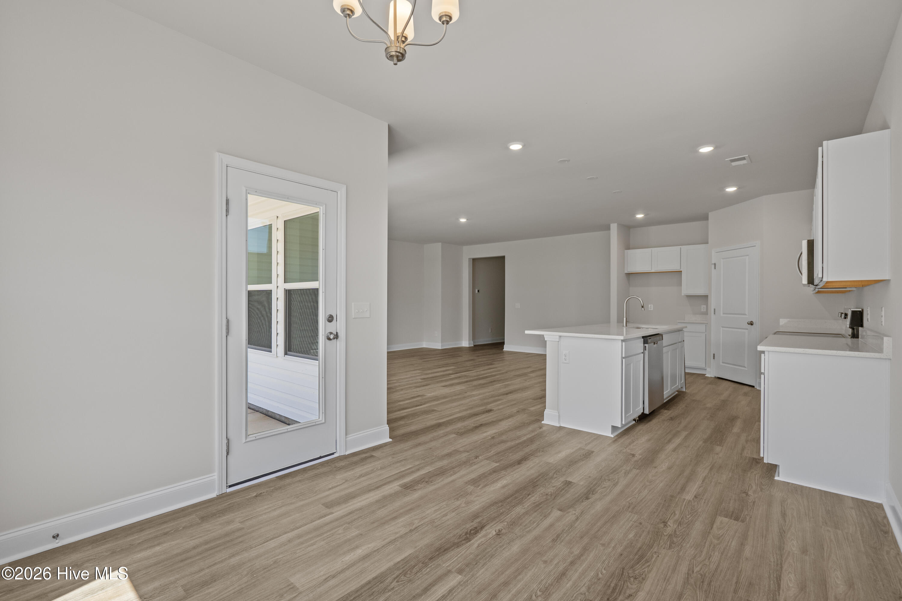 100554754 | Photo 22