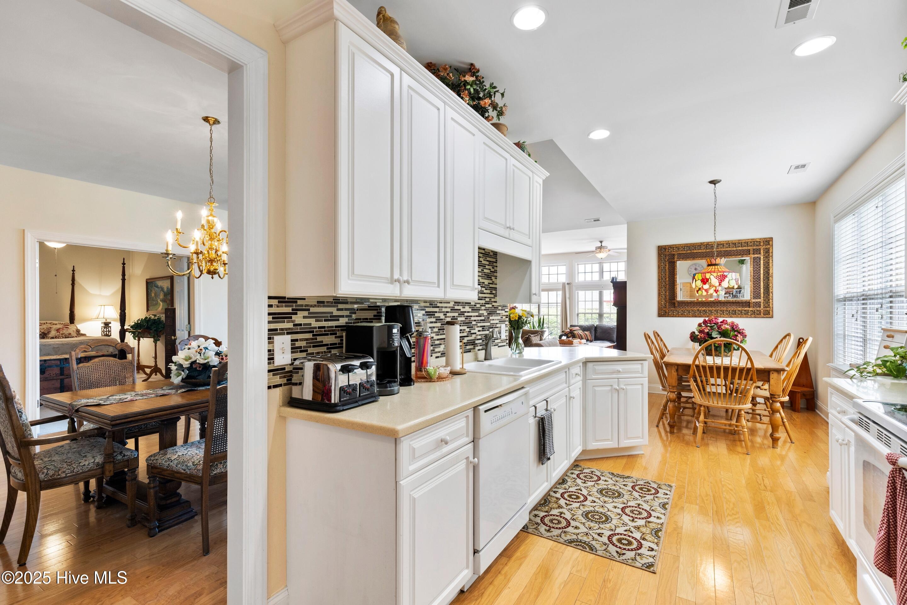 100527165 | Photo 16