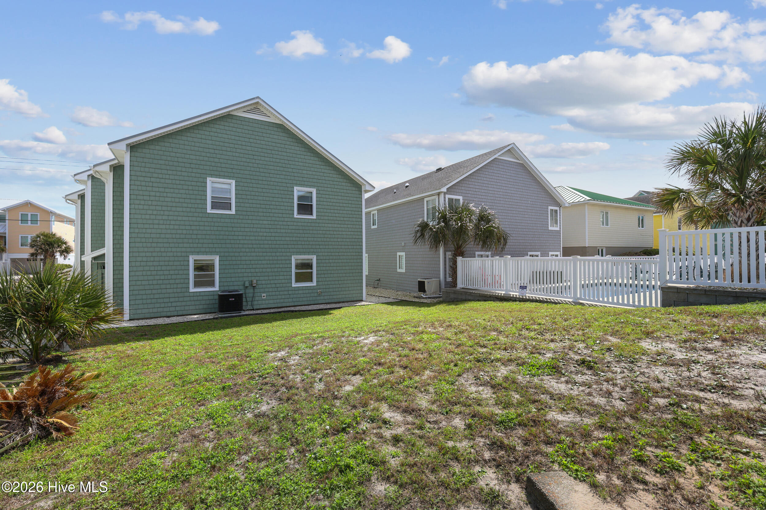 100561472 | Photo 44