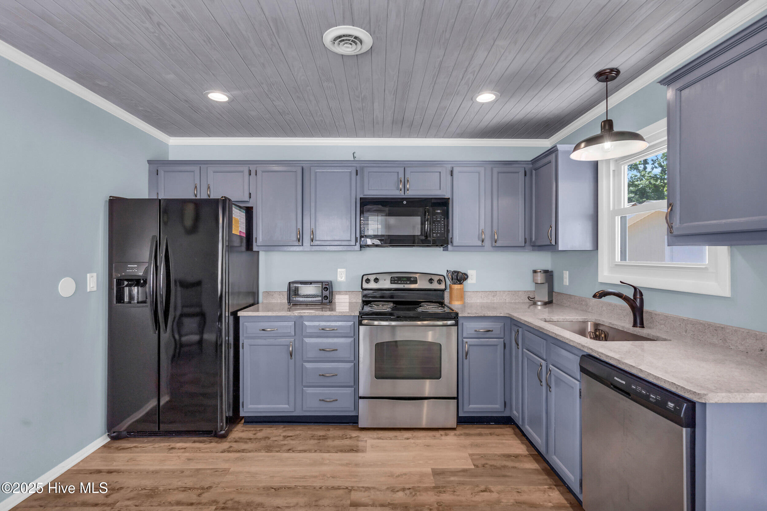 100505255 | Photo 11