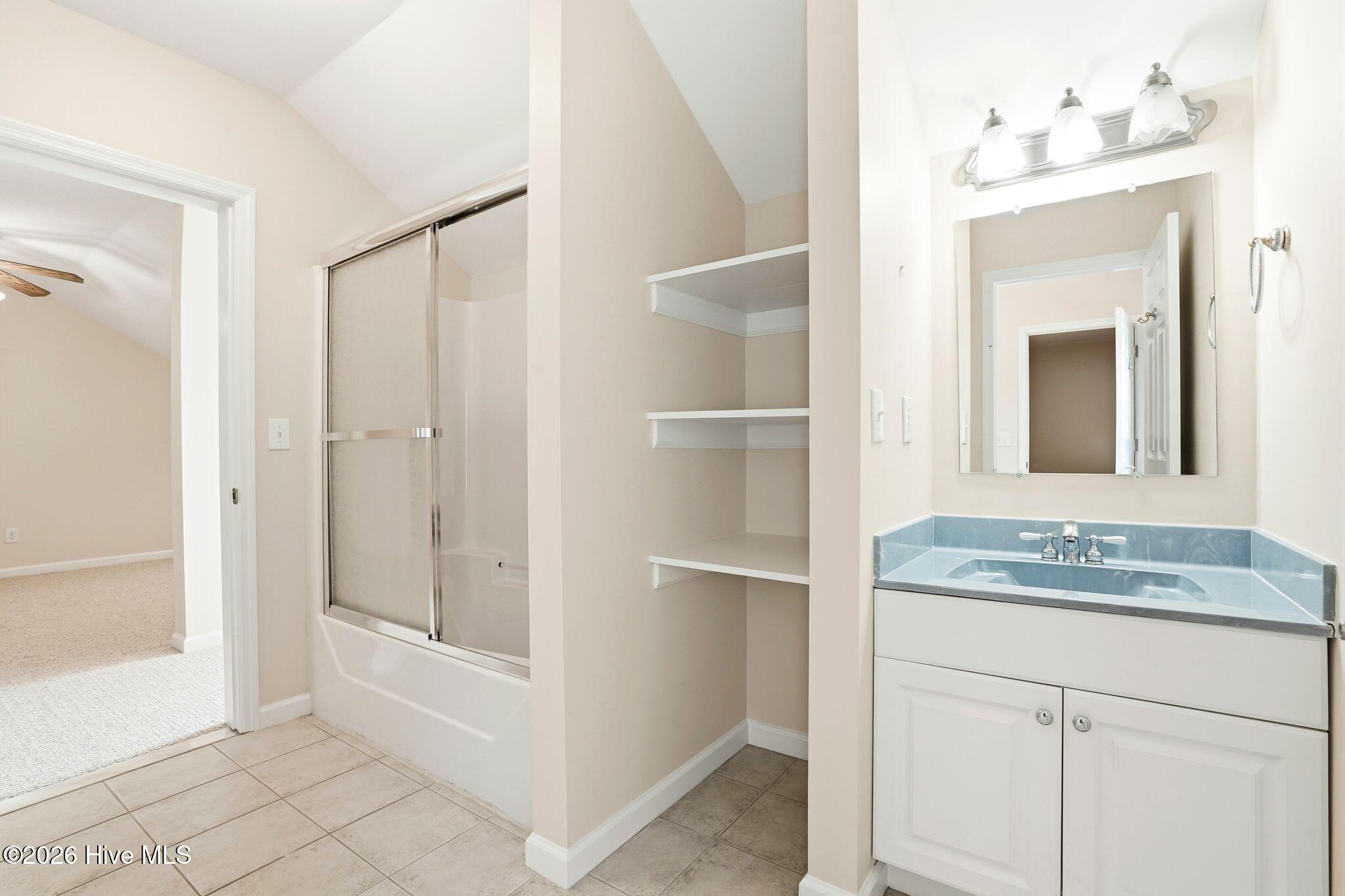 100563594 | Photo 62