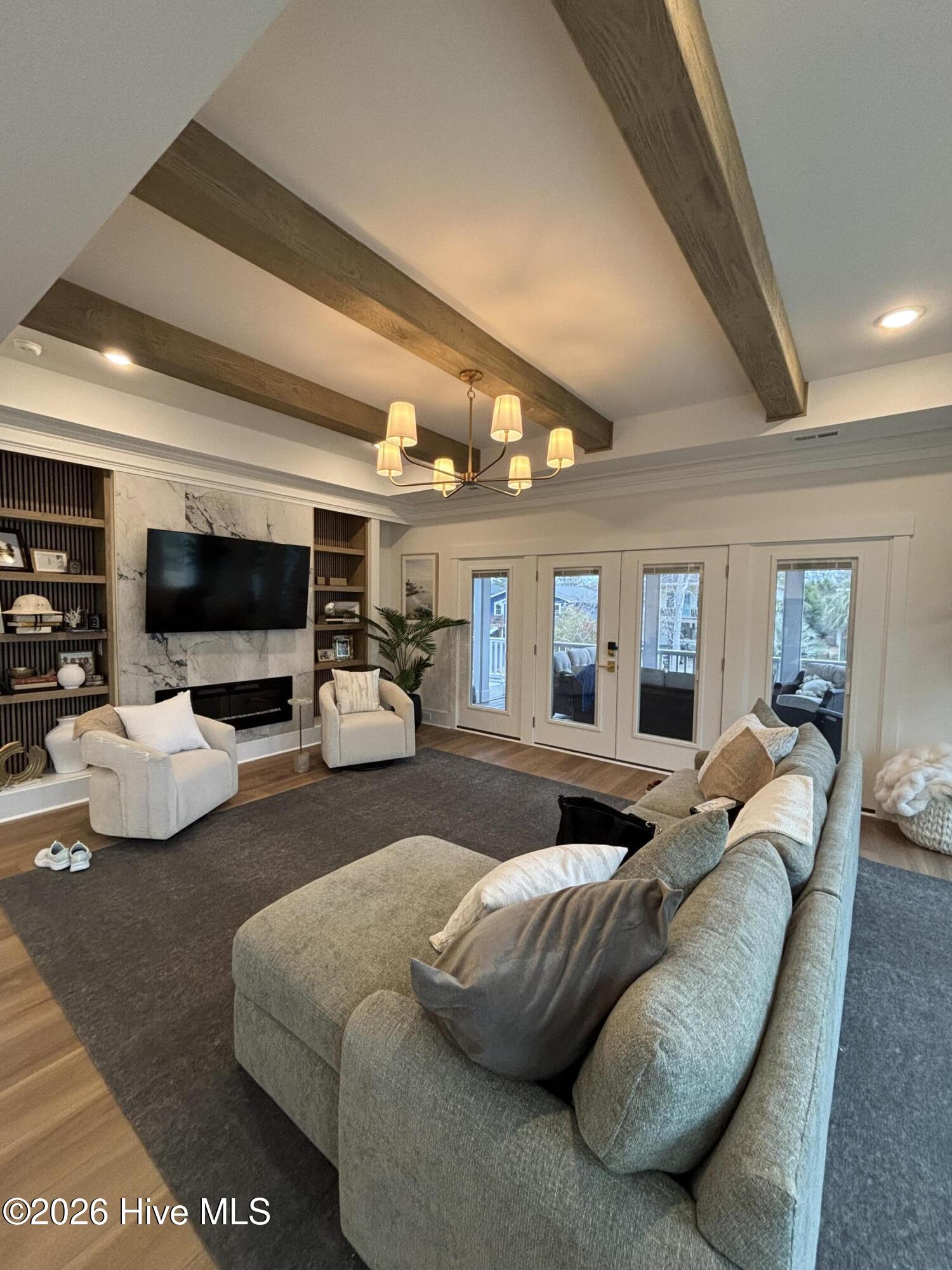 100516902 | Photo 27