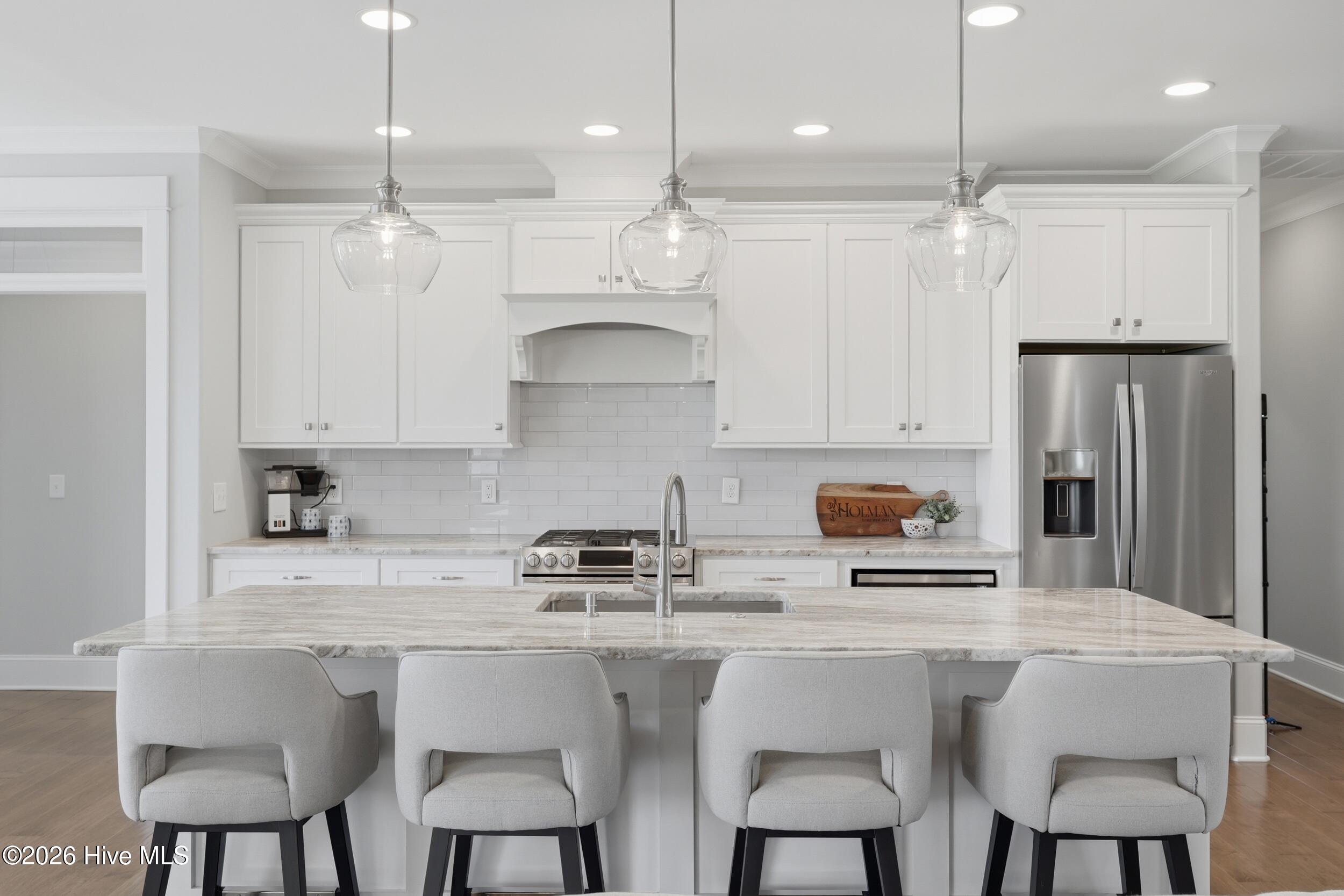 100567823 | Photo 25