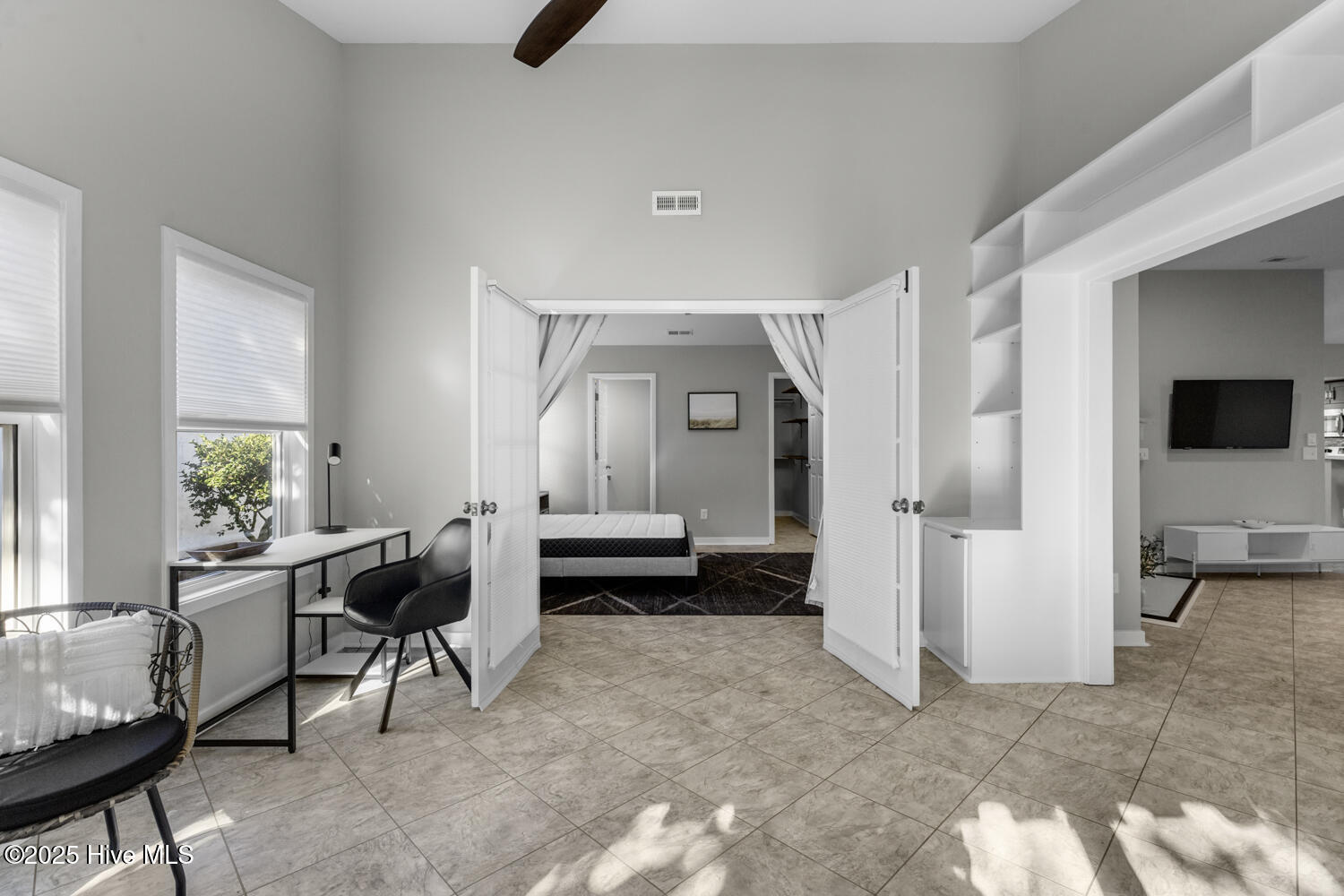 100535668 | Photo 21