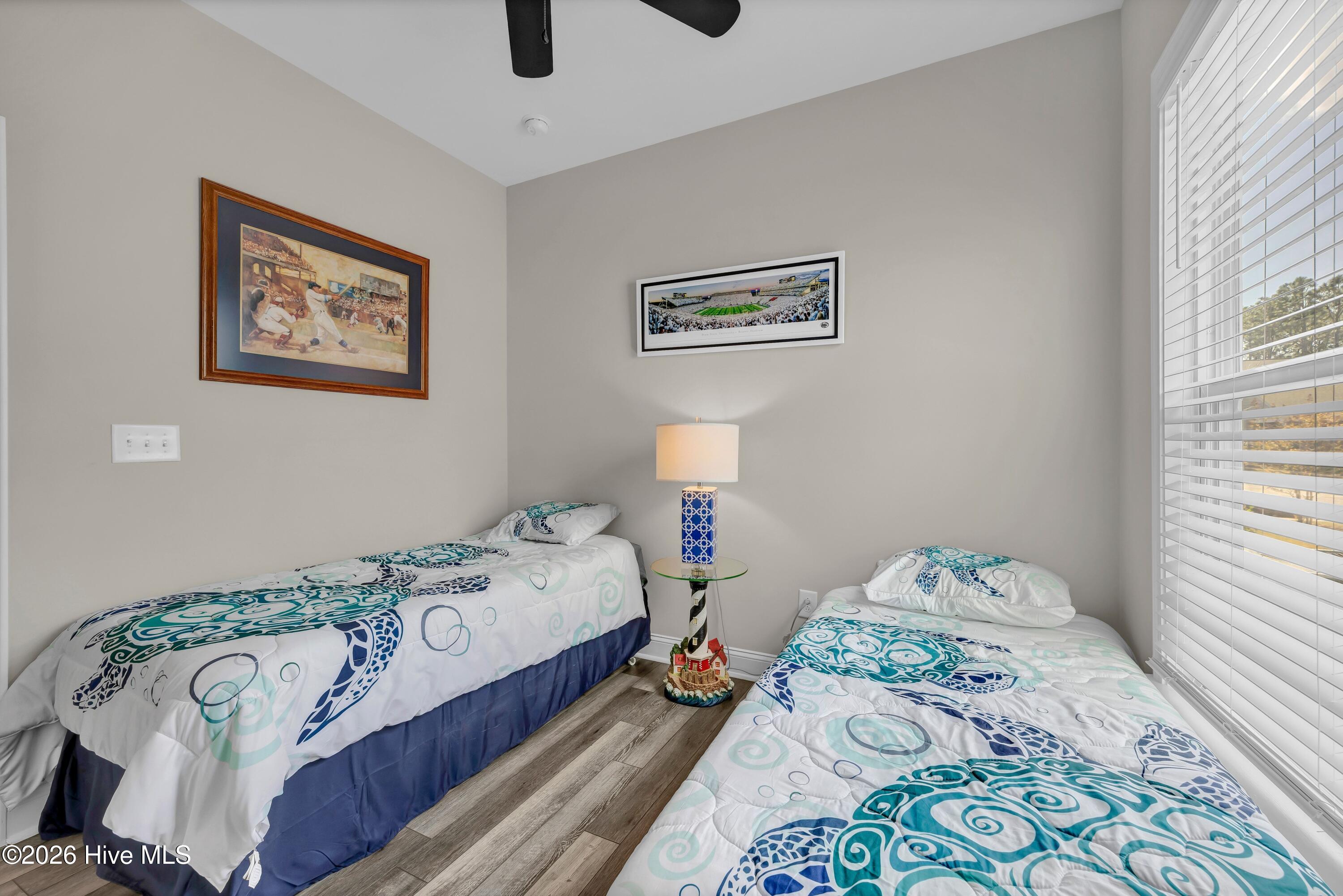 100561107 | Photo 18