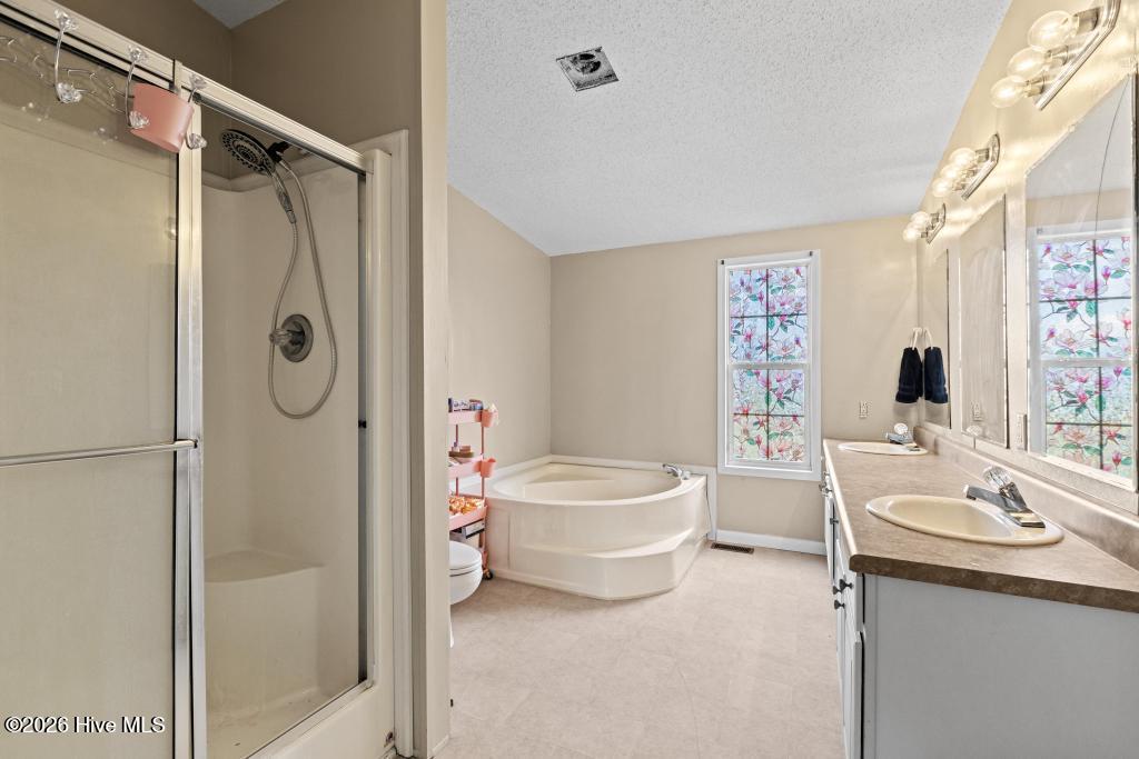 100561746 | Photo 25