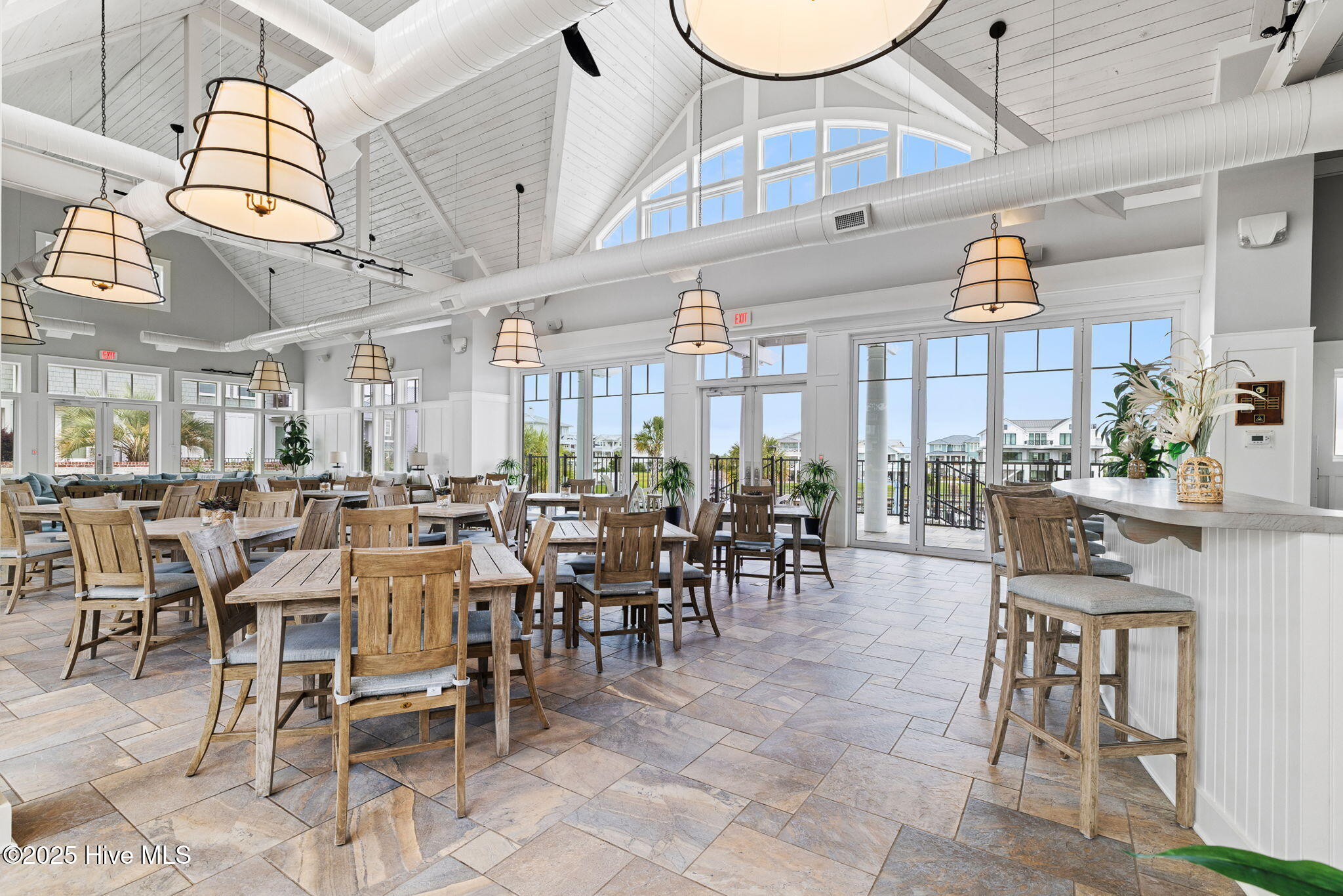 100508421 | Photo 77