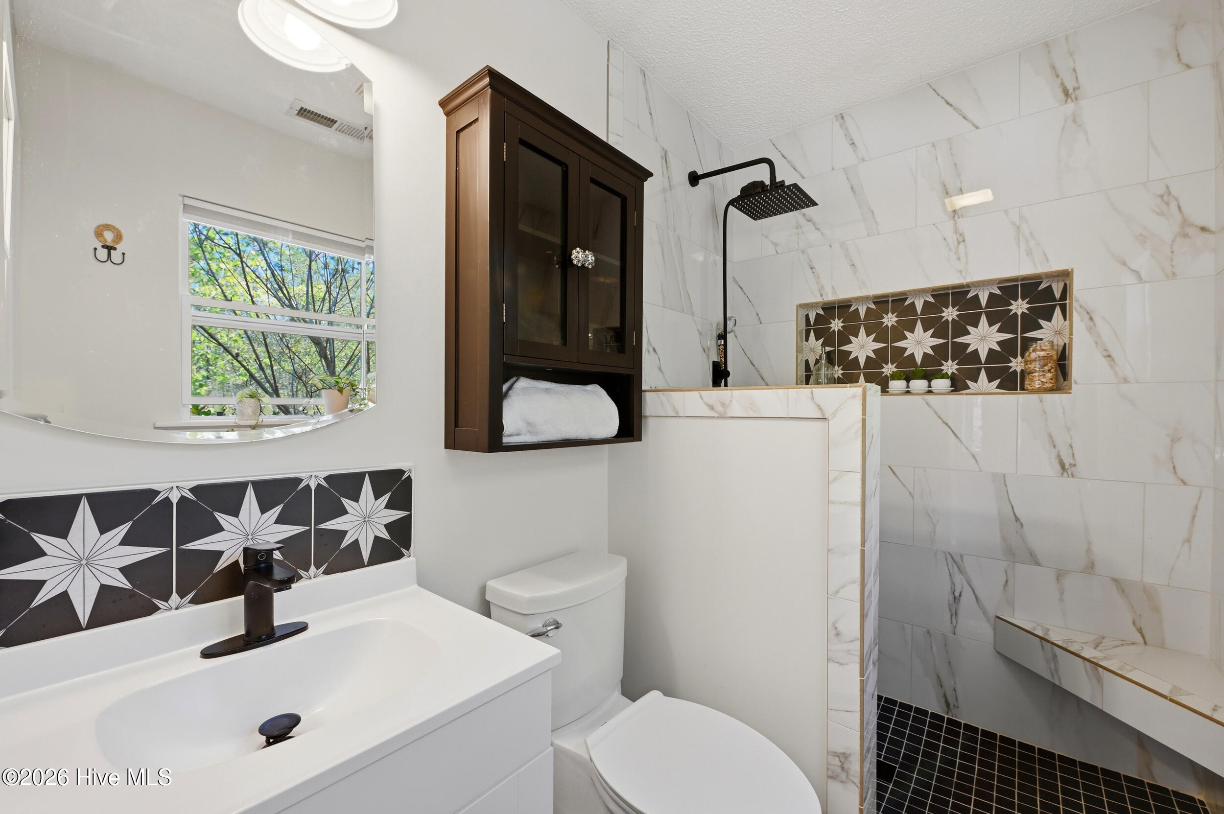 100565699 | Photo 17