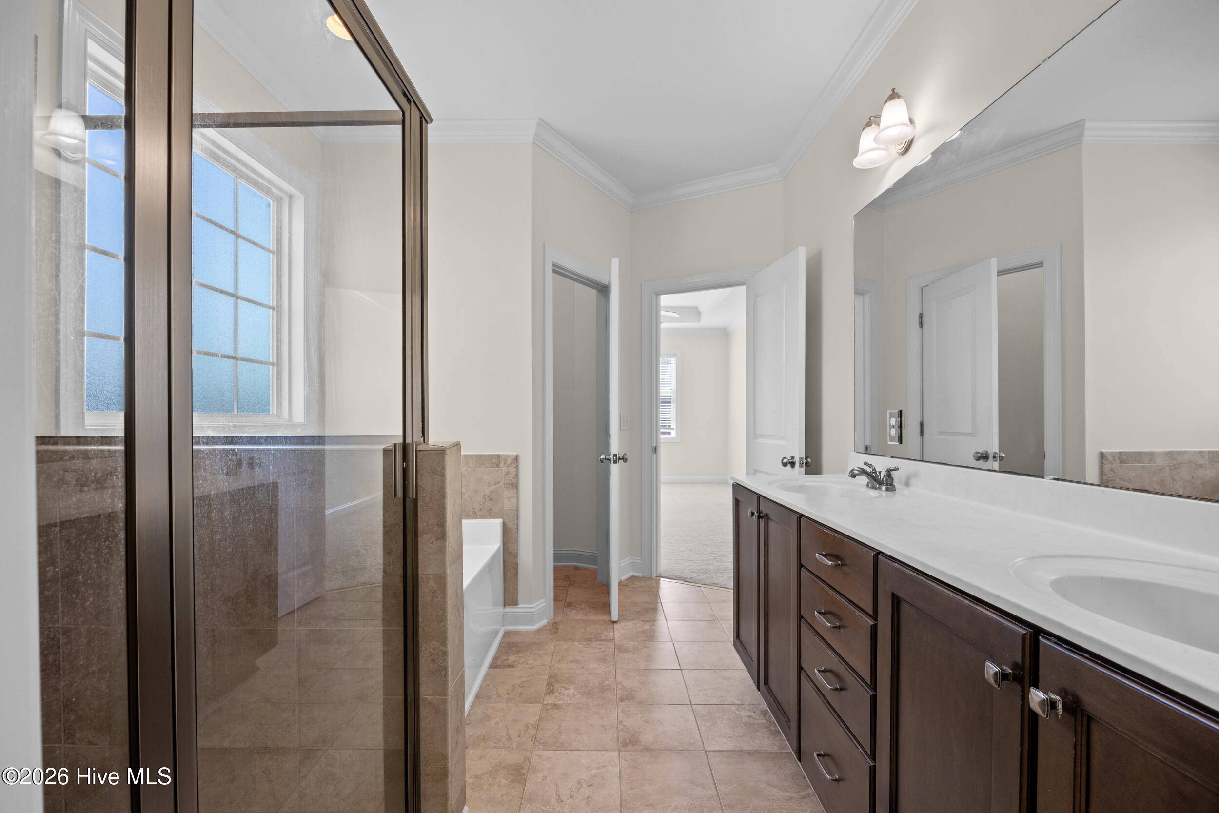 100568241 | Photo 35