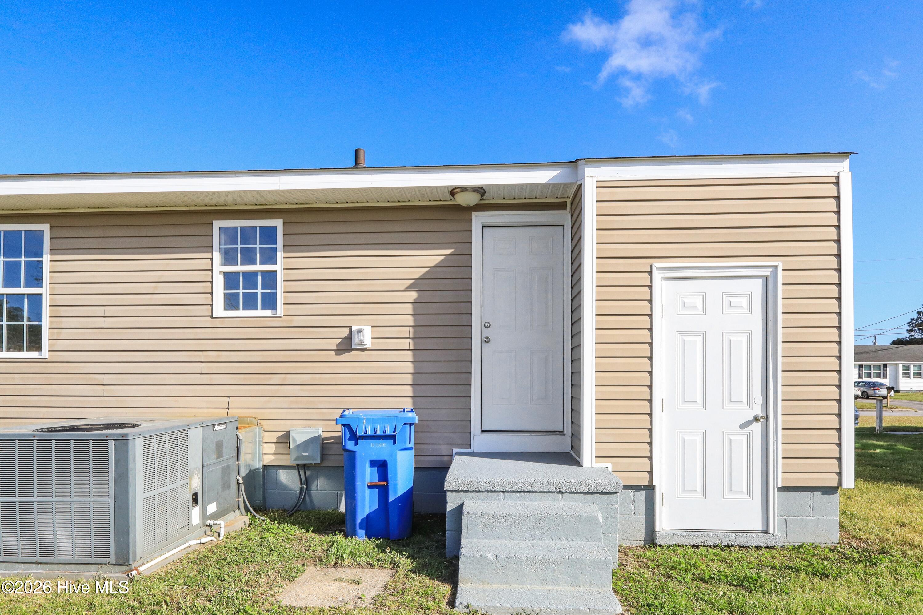 100563835 | Photo 38