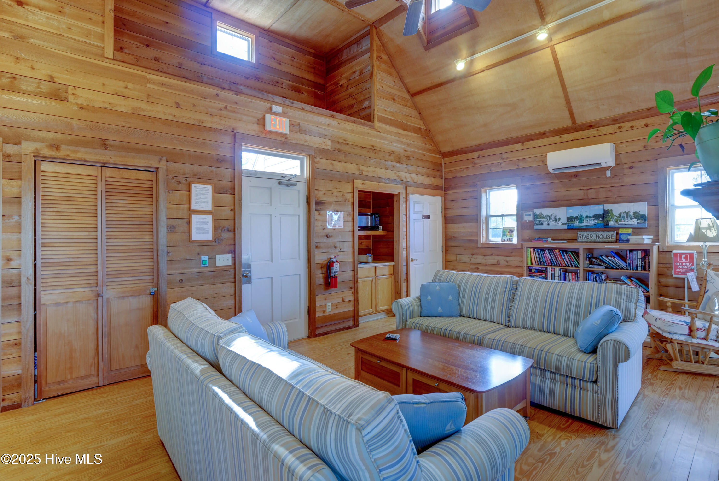 100494550 | Photo 99