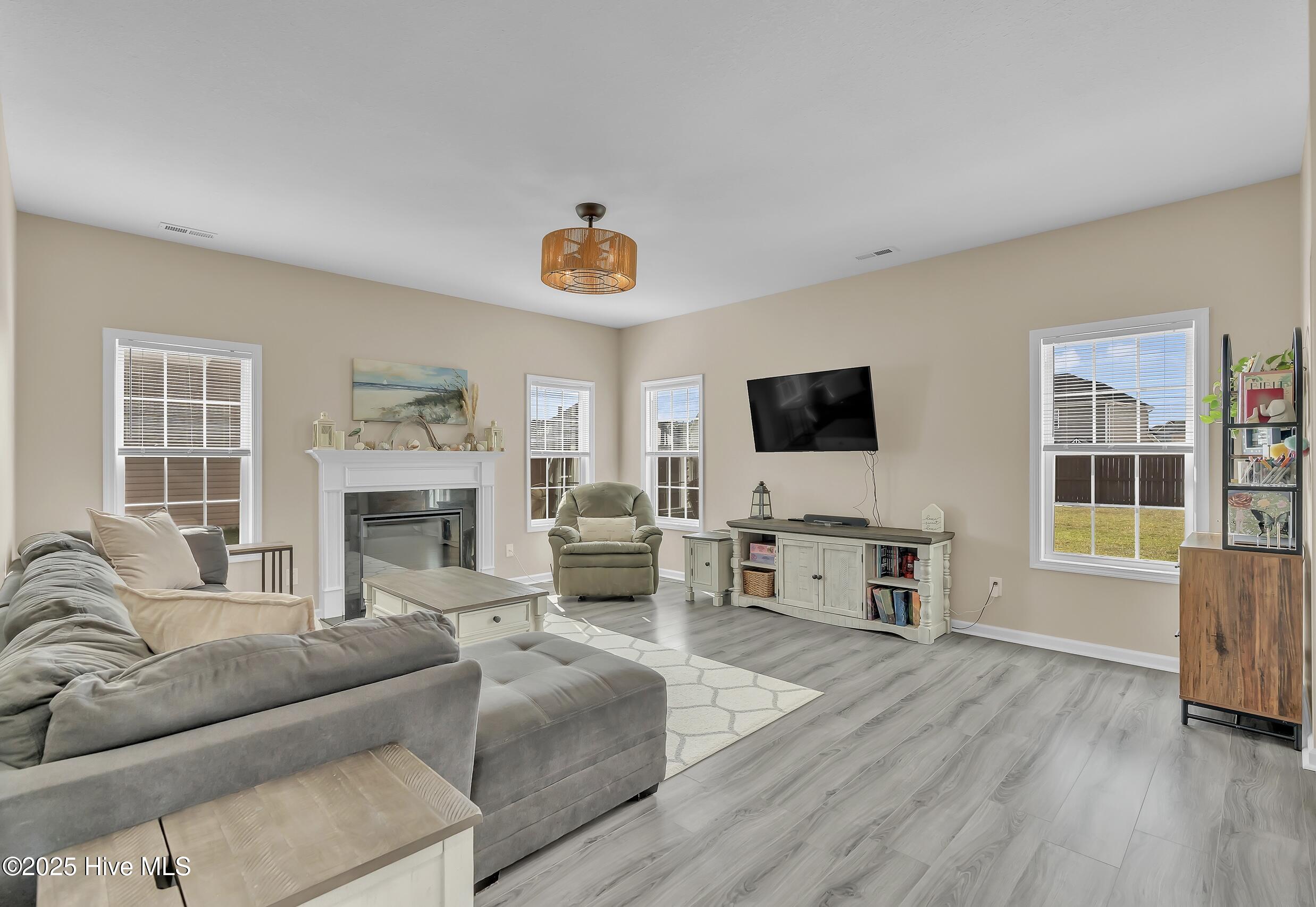 100543467 | Photo 14