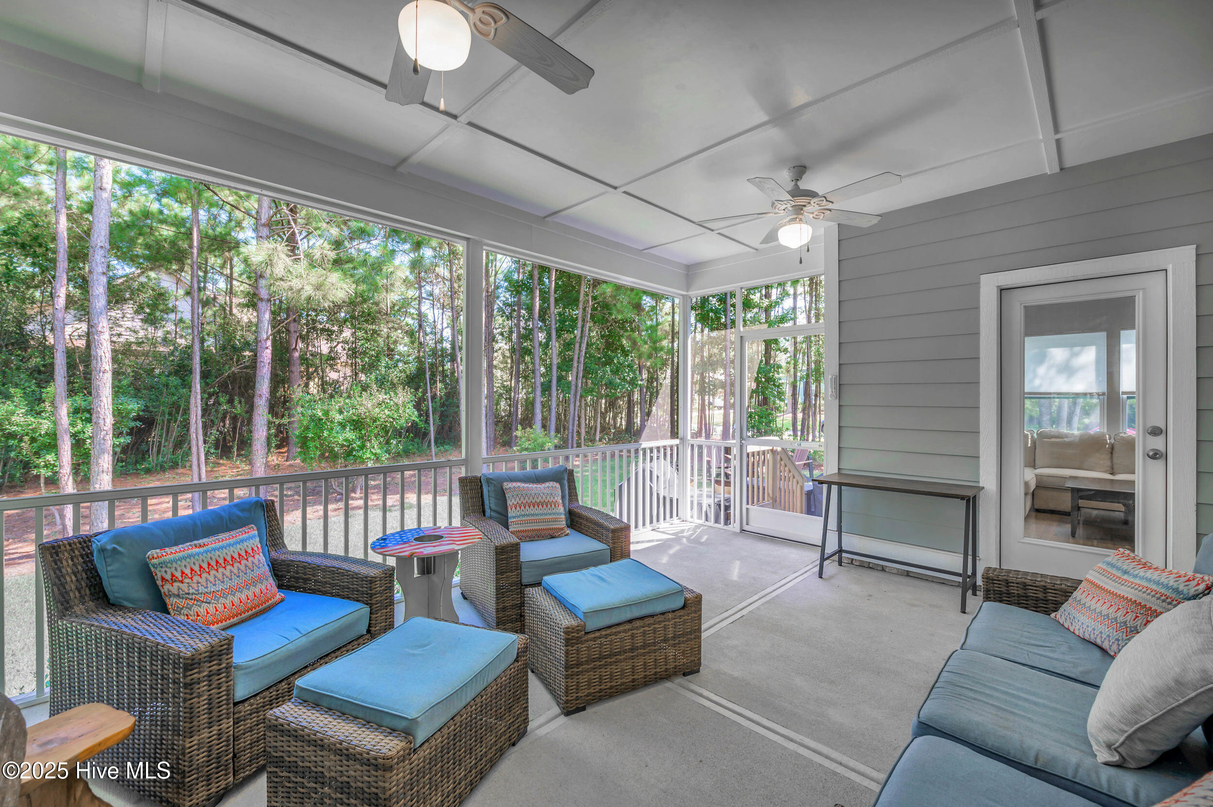 100527570 | Photo 27