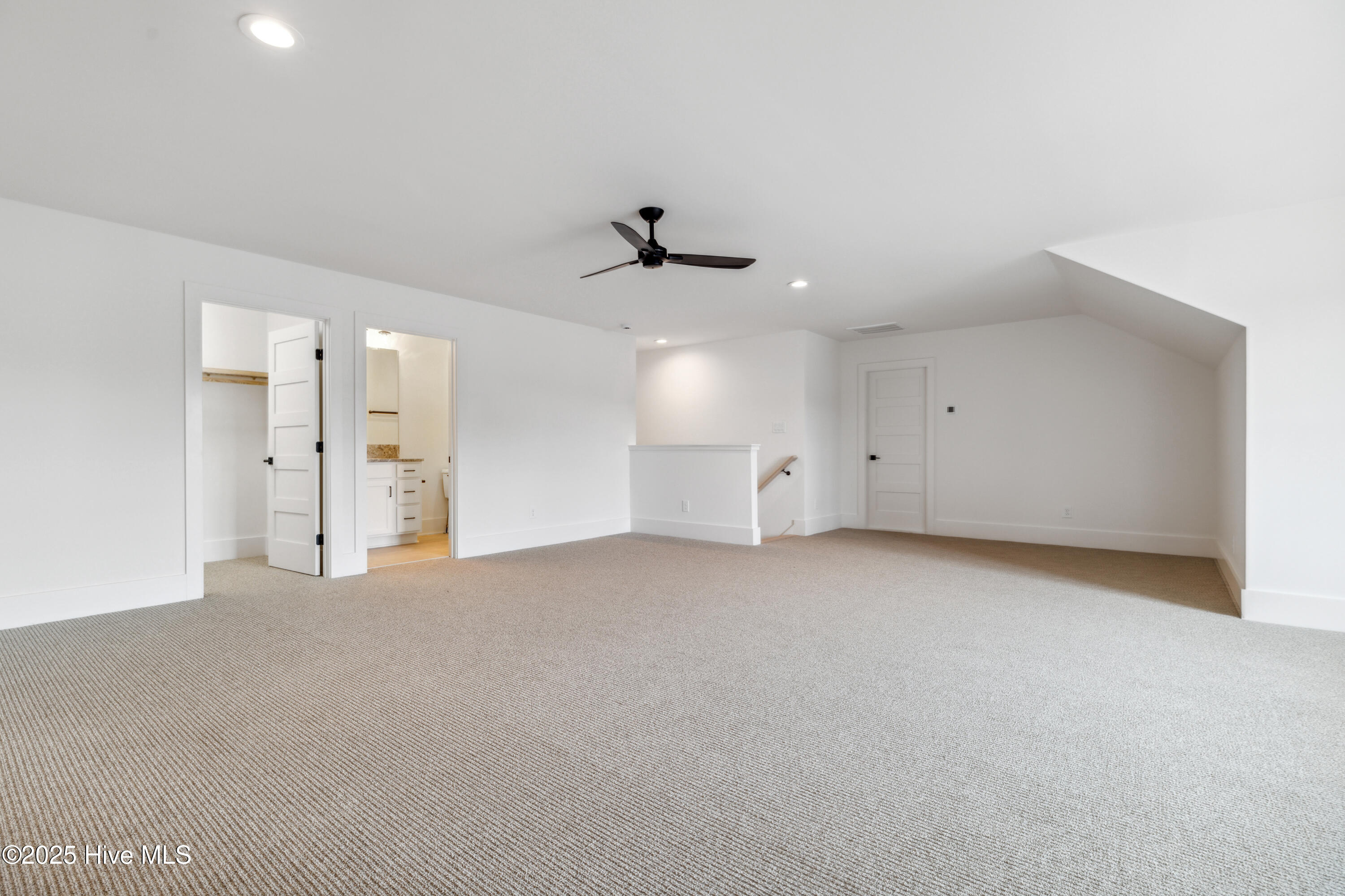 100523457 | Photo 60