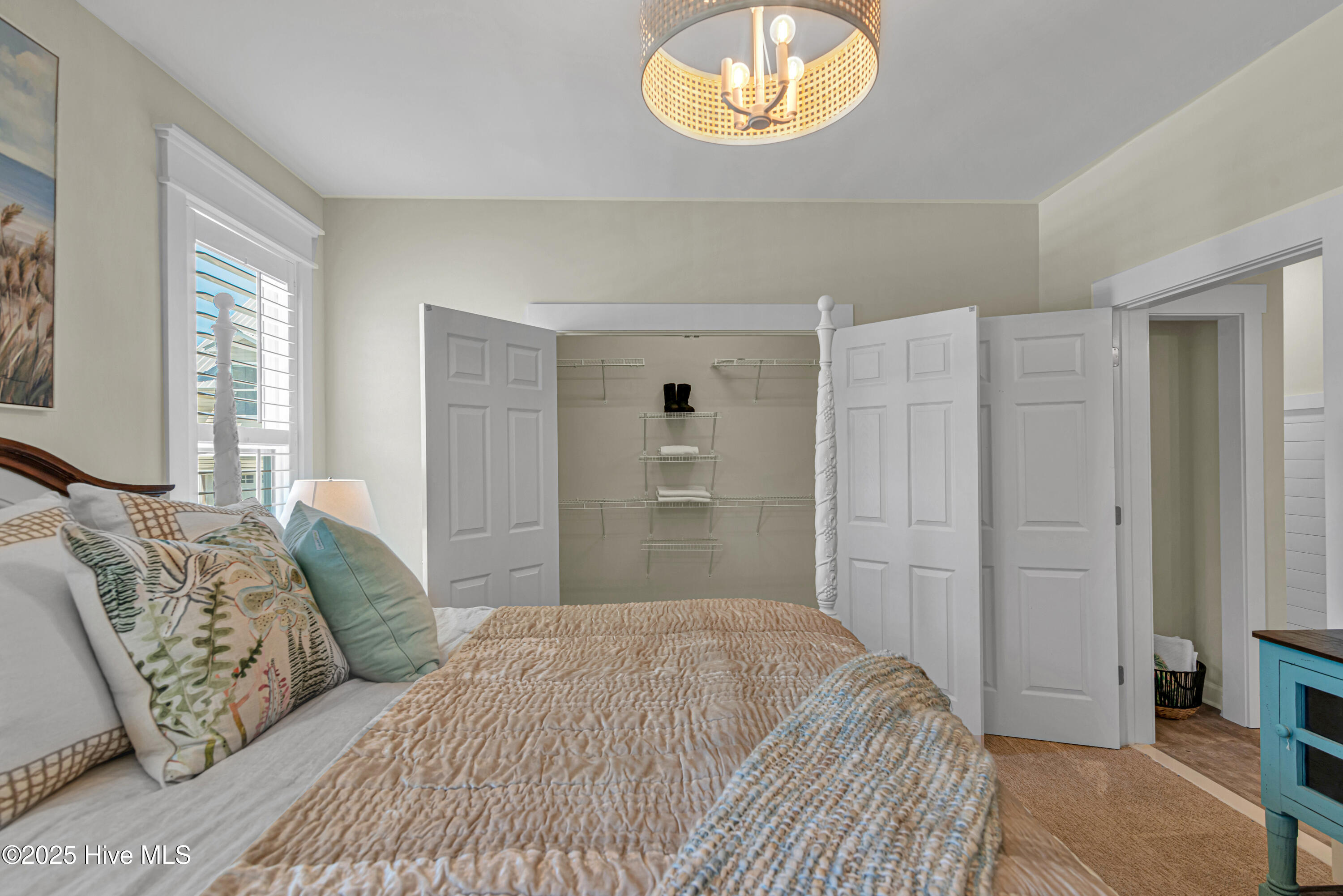 100530224 | Photo 28