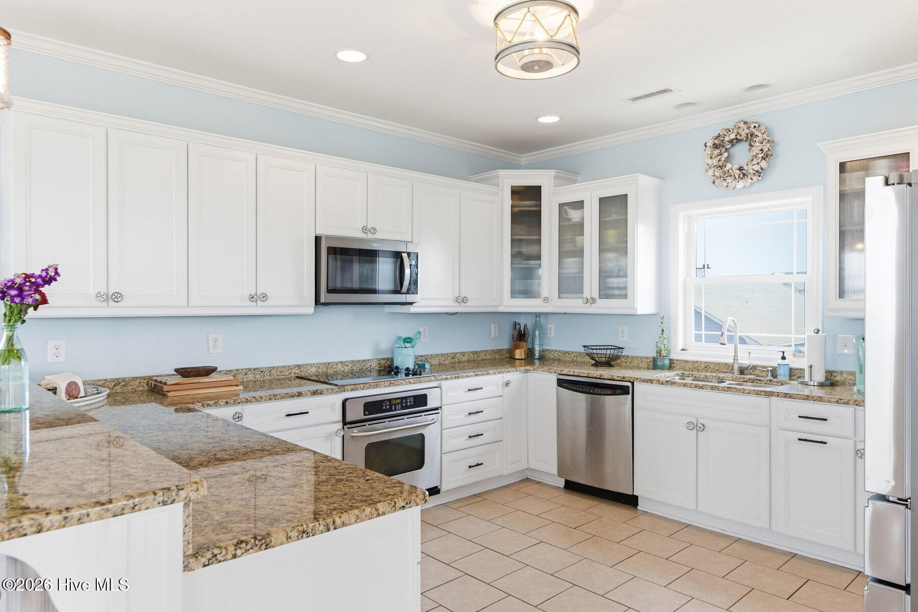 100566384 | Photo 15