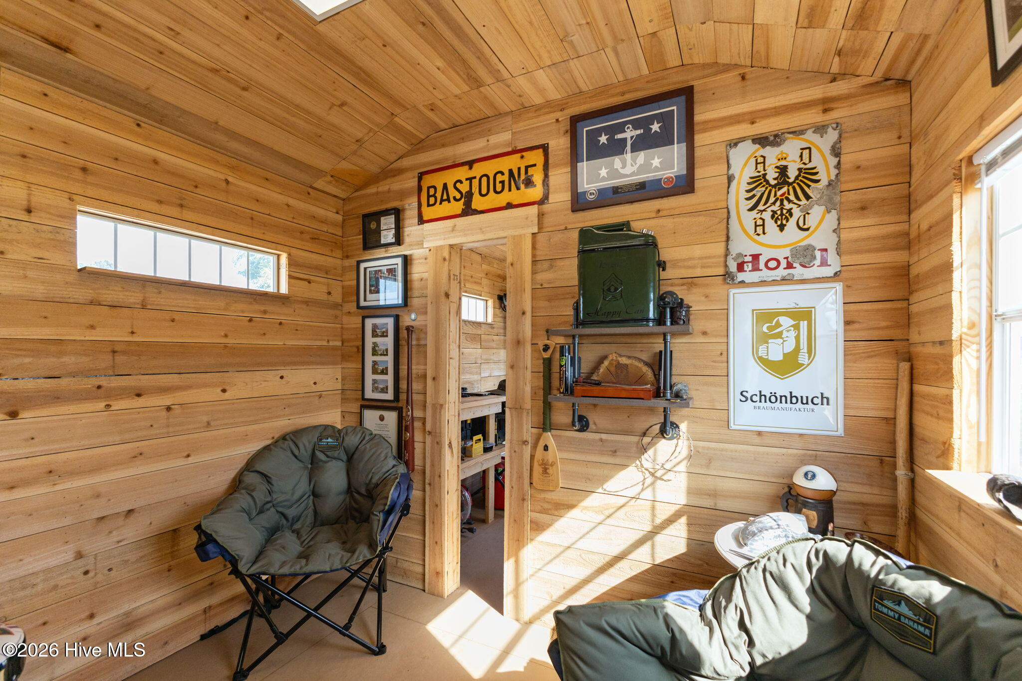 100569687 | Photo 45