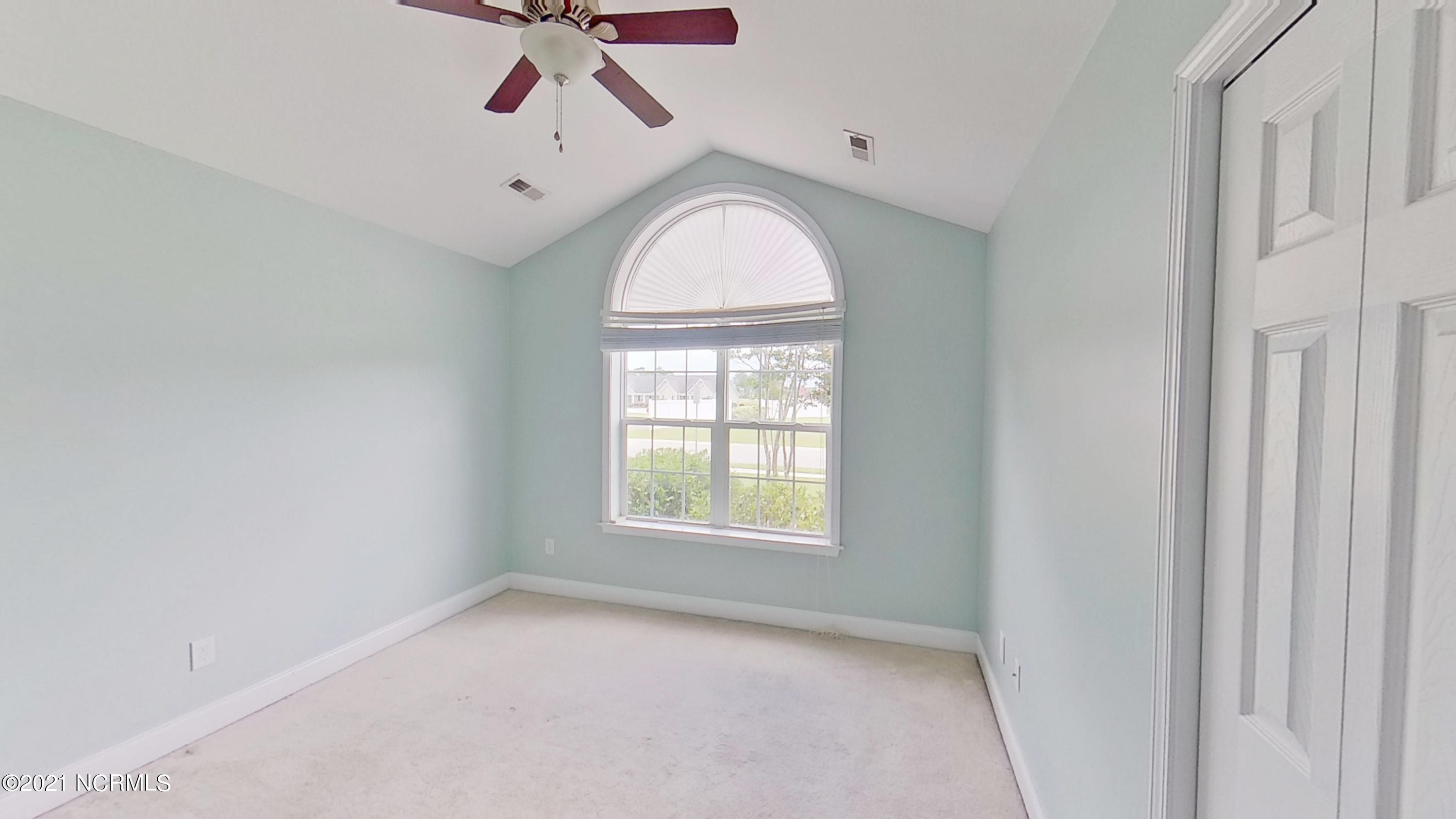 100546873 | Photo 20